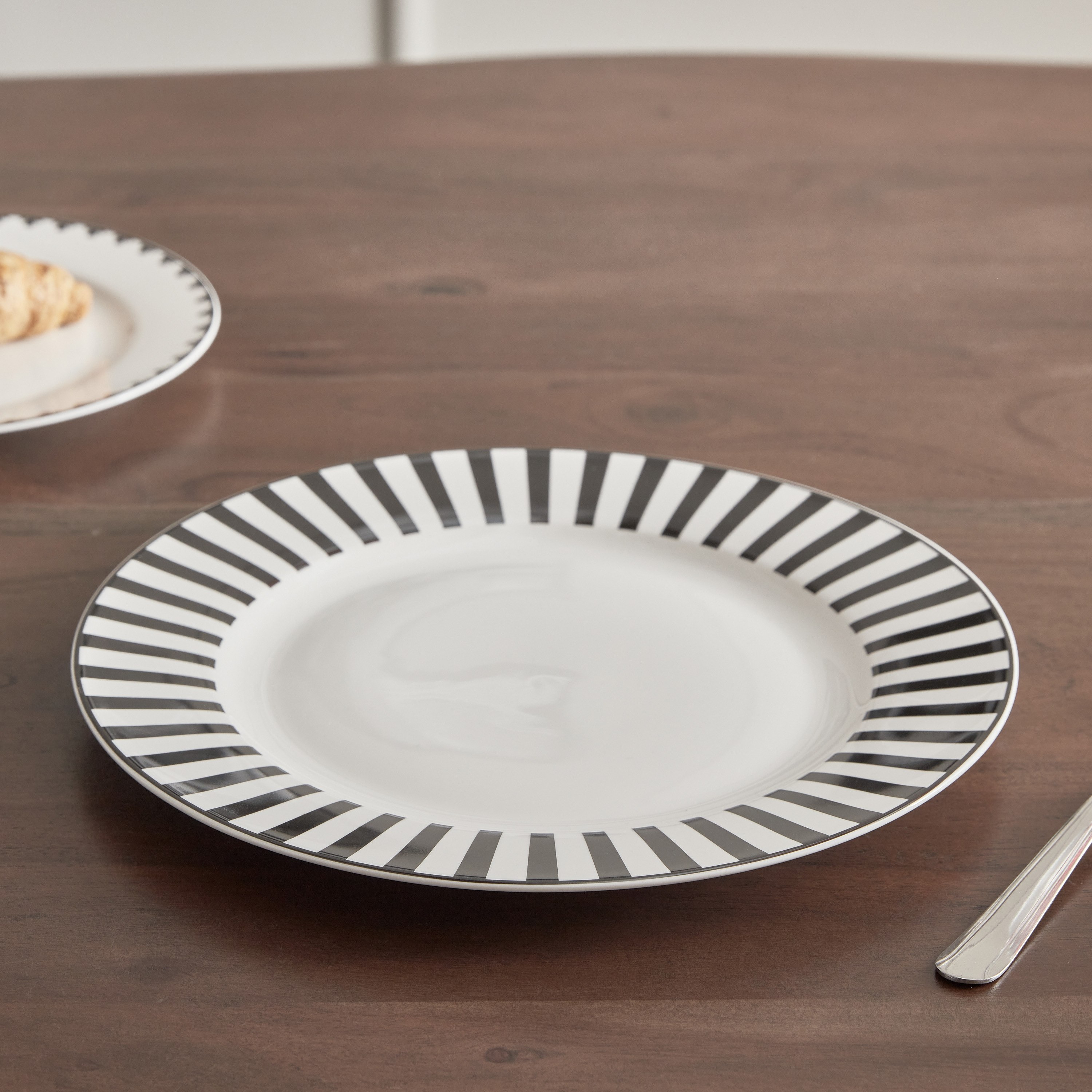 Gusto Dinner Plate-hbxdecorandfurnishings-tabletop-crockery-image-1