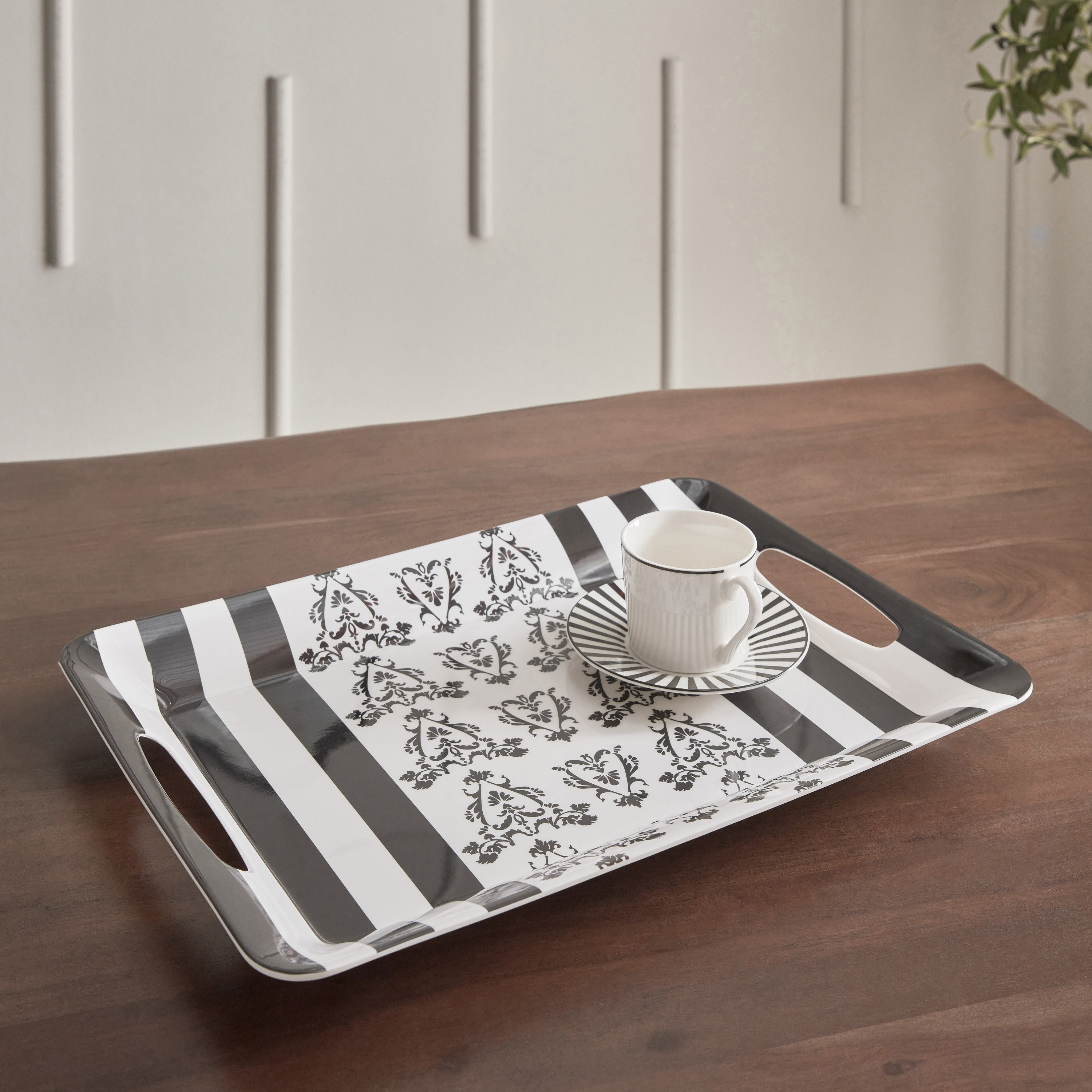 صينية كبيرة بمقبض من جوستو-hbxdecorandfurnishings-tabletop-serveware-image-1