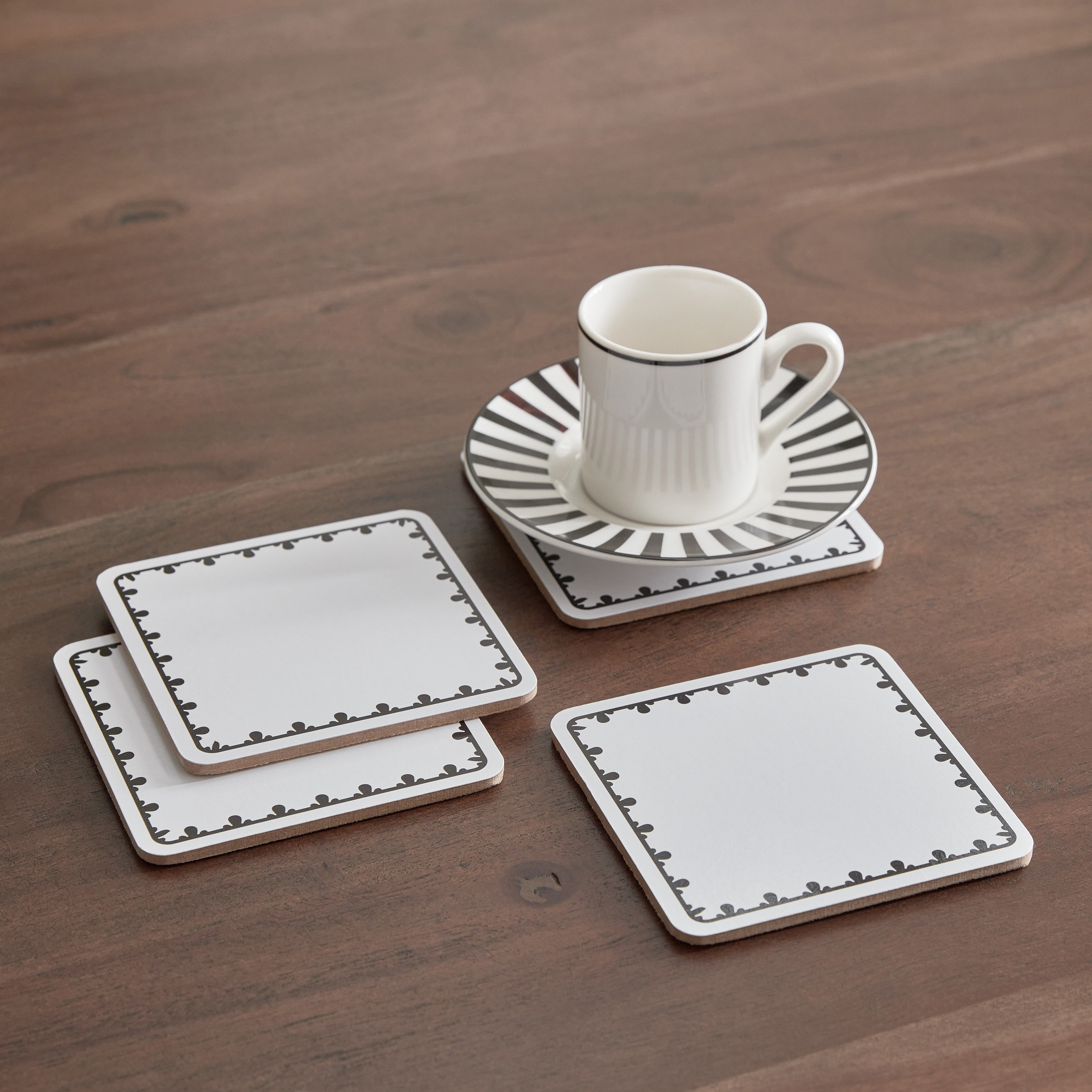 واقي طاولة مربع من جوستو - طقم من 4 قطع-hbxdecorandfurnishings-tabletop-serveware-image-1