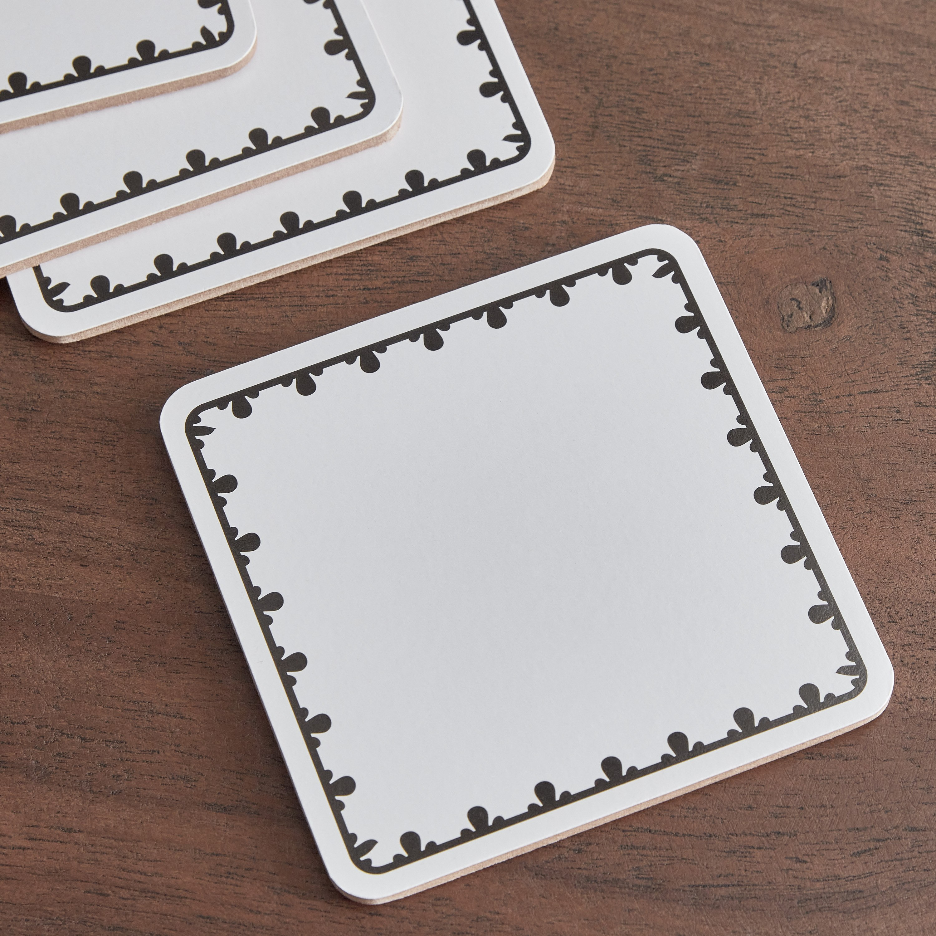 واقي طاولة مربع من جوستو - طقم من 4 قطع-hbxdecorandfurnishings-tabletop-serveware-image-3