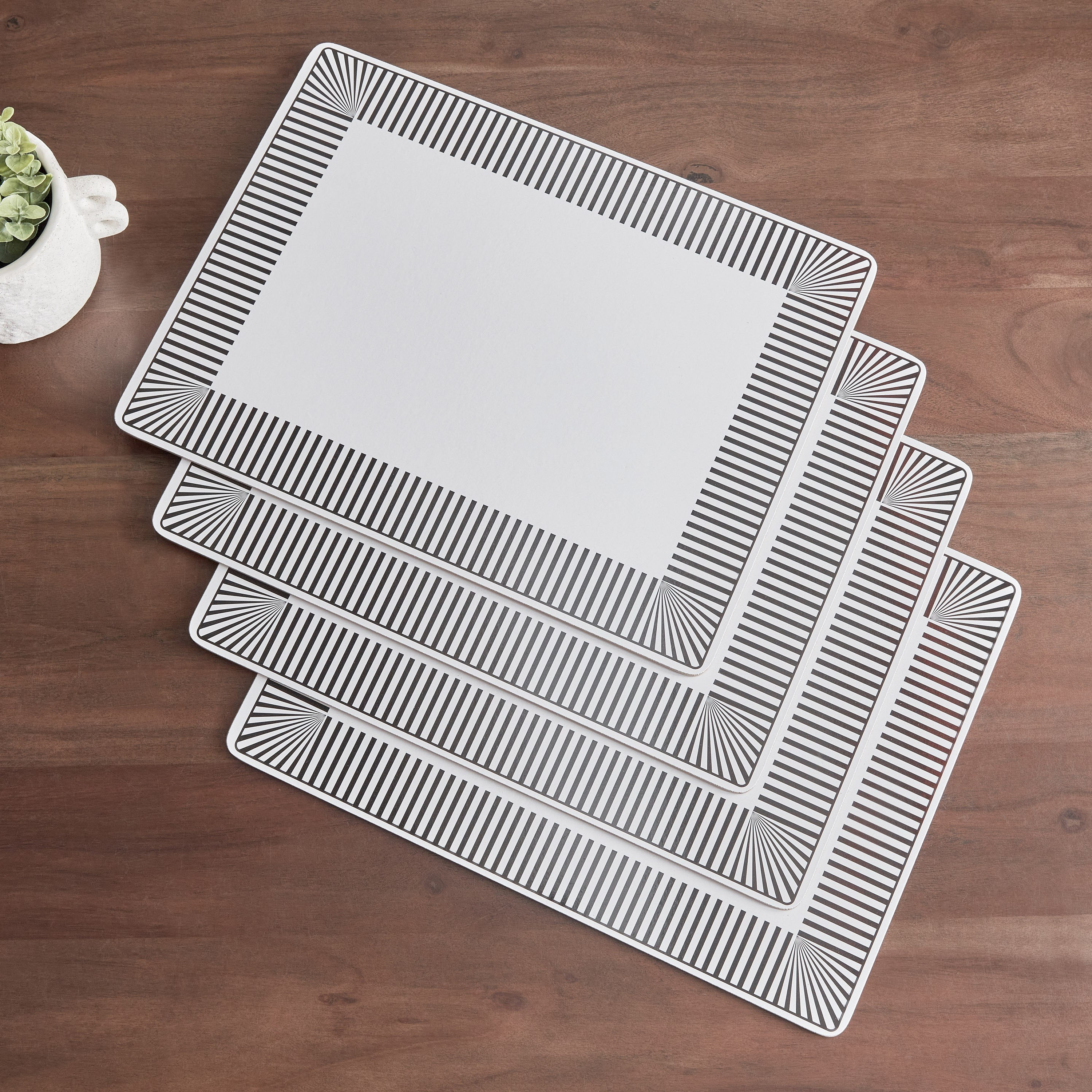 لبادة صحون من جوستو - طقم من 4 قطع-hbxdecorandfurnishings-homefurnishings-tablelinens-image-2