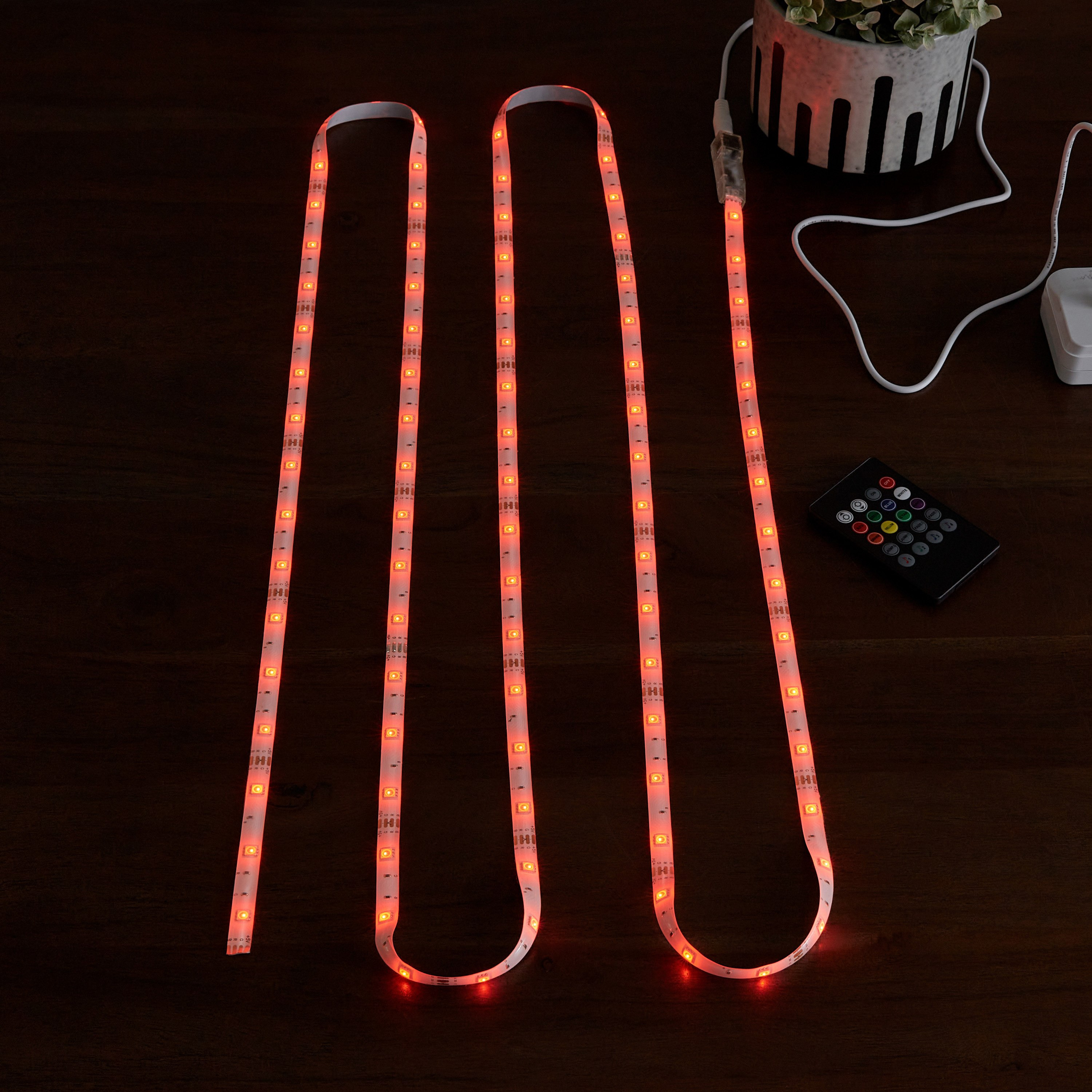 شريط موسيقى بإضاءة إل إي دي أر جي بي مع جهاز تحكم عن بعد من ليتا- 3 متر-hbxdiningroom-lighting-decorativesandstringlights-image-4