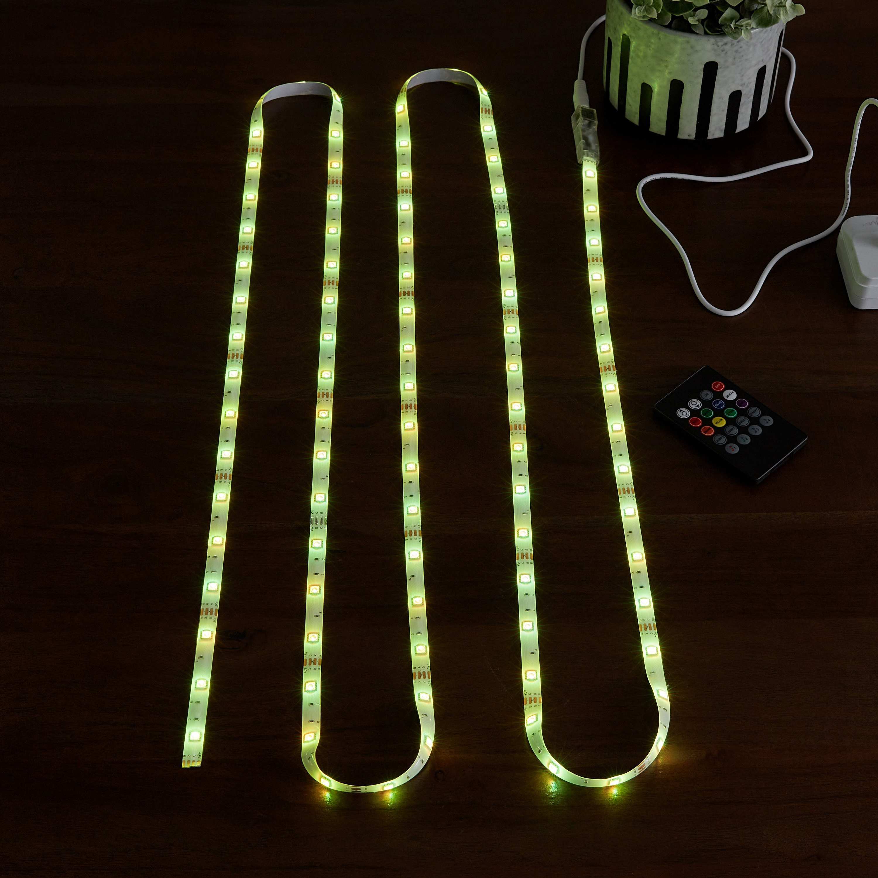 شريط موسيقى بإضاءة إل إي دي أر جي بي مع جهاز تحكم عن بعد من ليتا- 3 متر-hbxdiningroom-lighting-decorativesandstringlights-image-5