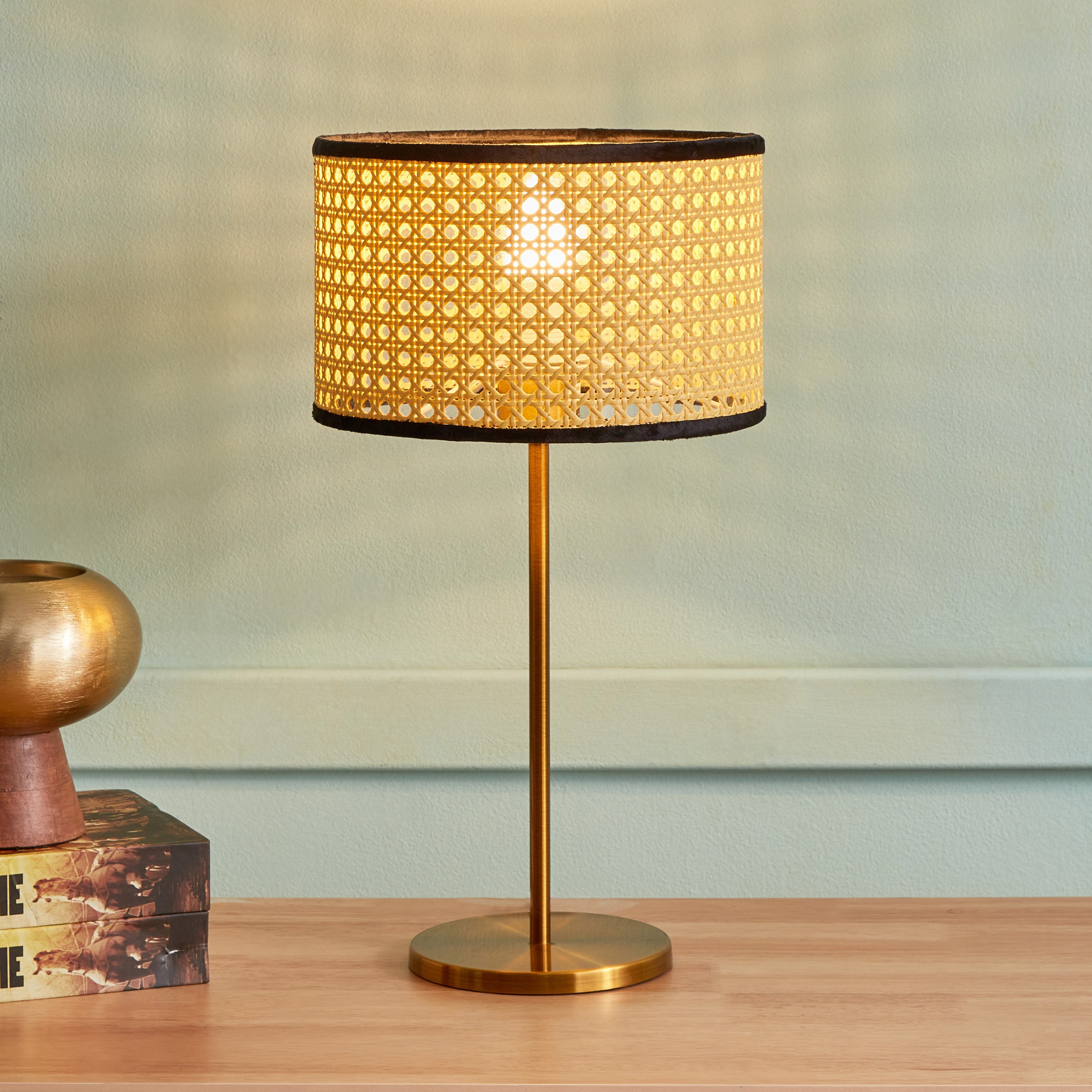 مصباح طاولة معدن بغطاء راتان من نوفالي- 44 سم-hbxbedroom-lighting-tablelamps-image-2