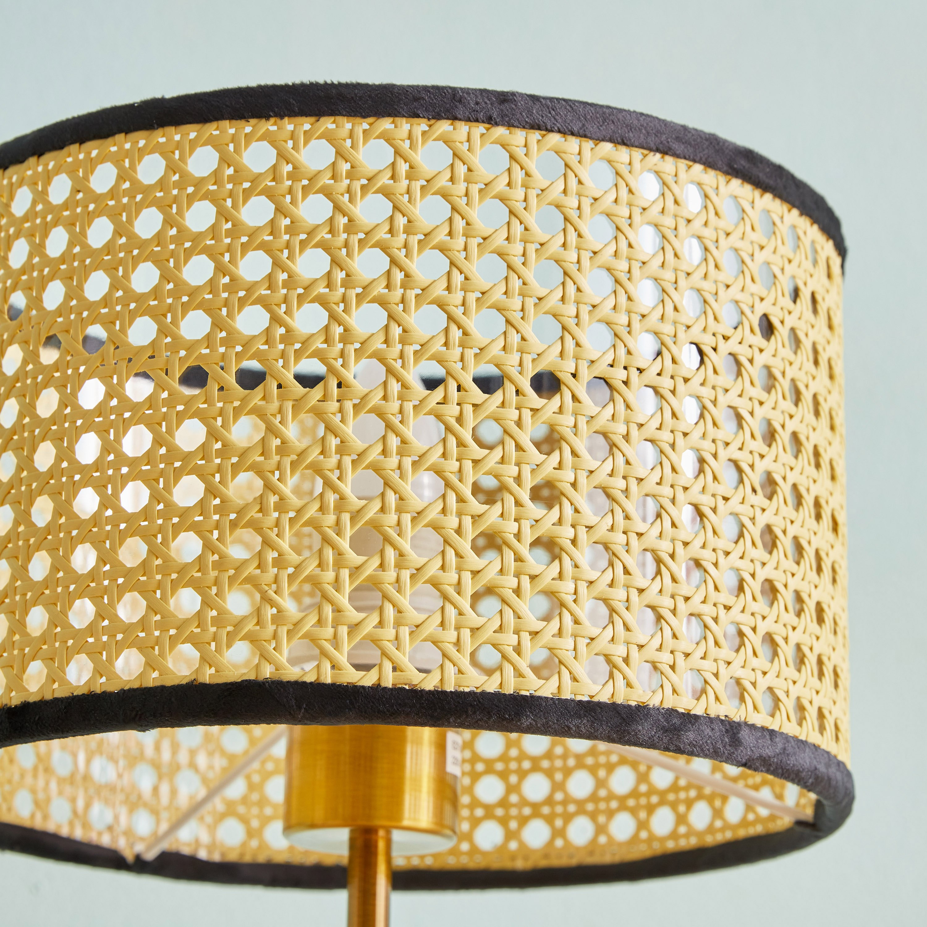 مصباح طاولة معدن بغطاء راتان من نوفالي- 44 سم-hbxbedroom-lighting-tablelamps-image-3