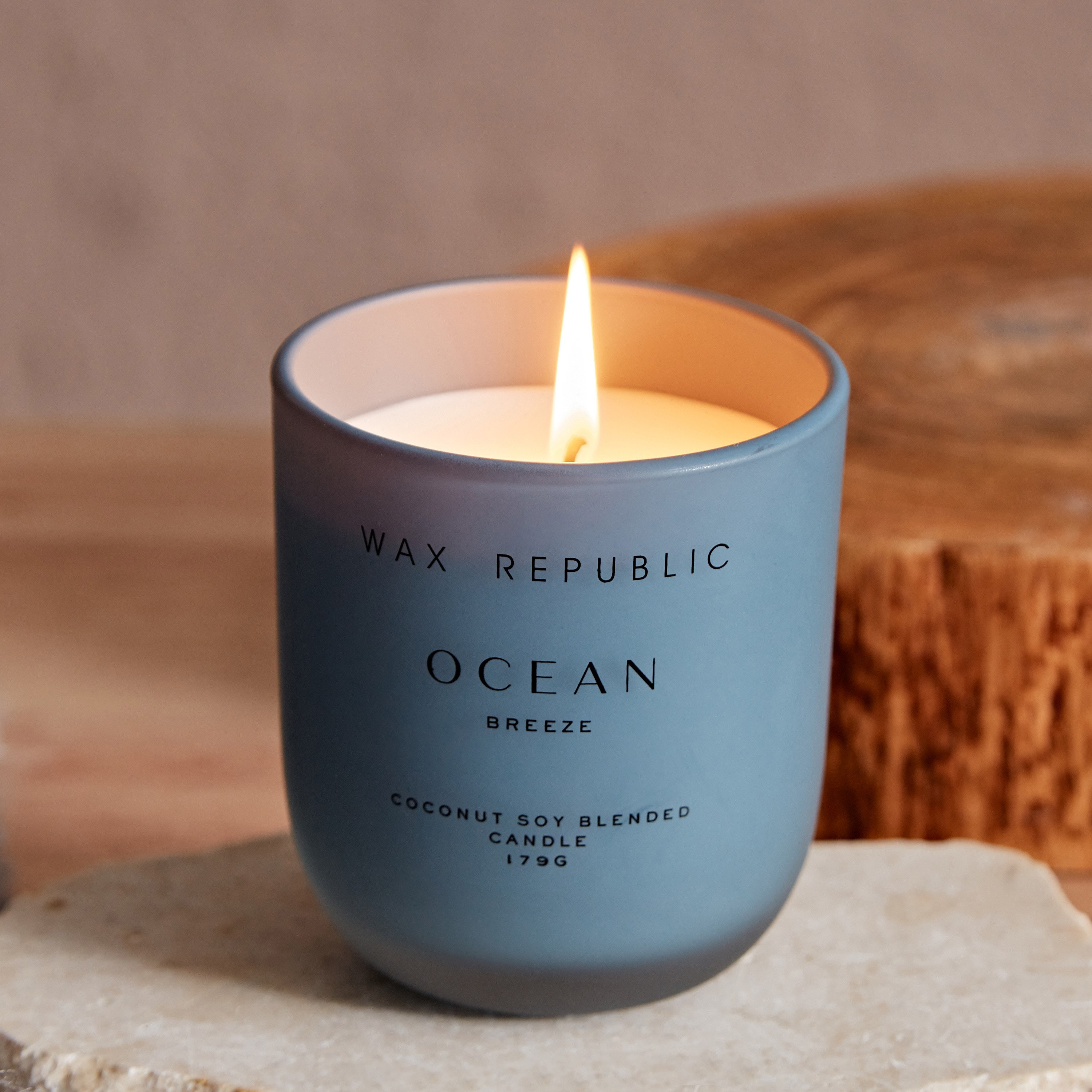 جرة شموع معتّمة بريميوم أوشن بريز مع غطاء من أوشيانيك- 179 جم-hbxlivingroom-decorandaccessories-candles-image-2