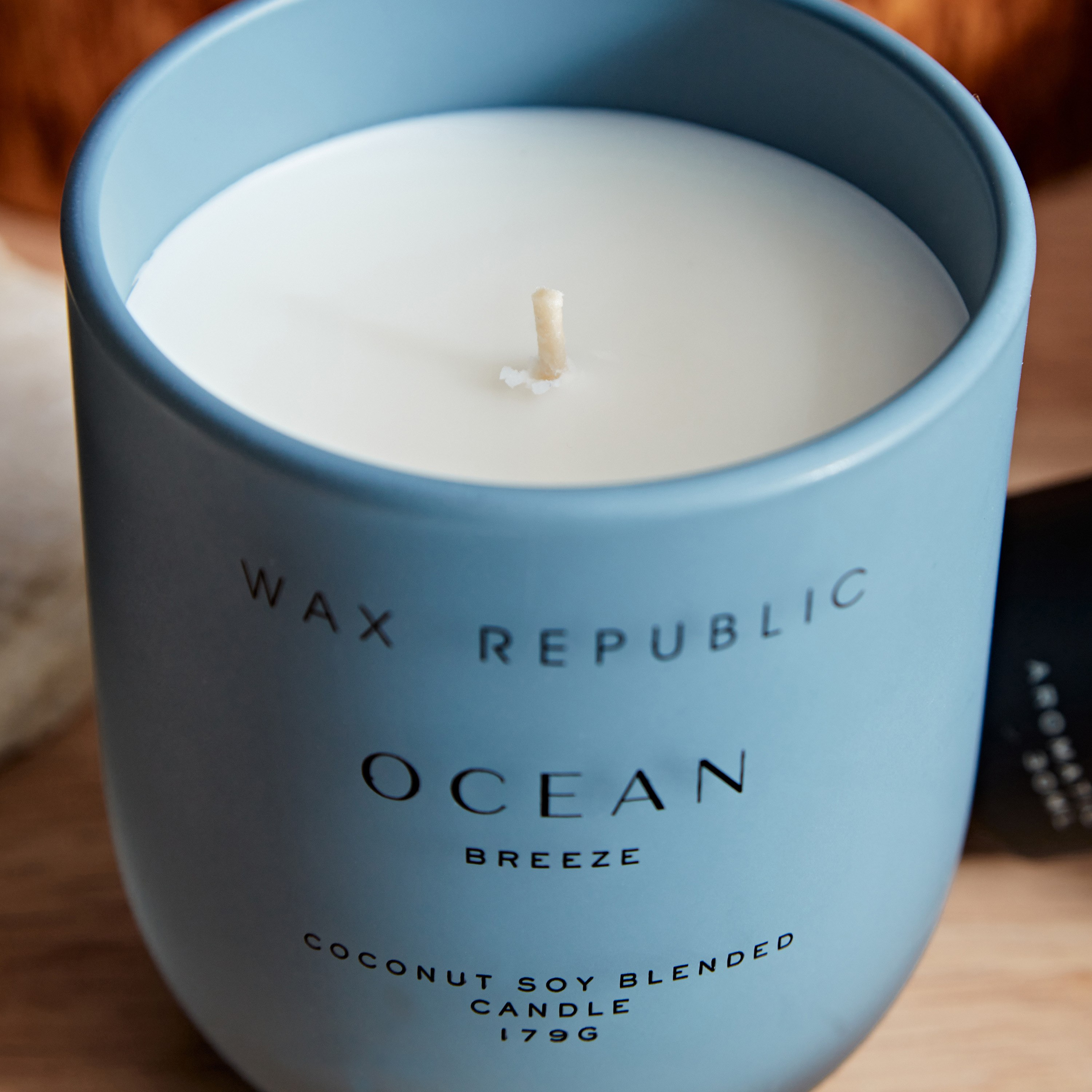 جرة شموع معتّمة بريميوم أوشن بريز مع غطاء من أوشيانيك- 179 جم-hbxlivingroom-decorandaccessories-candles-image-3