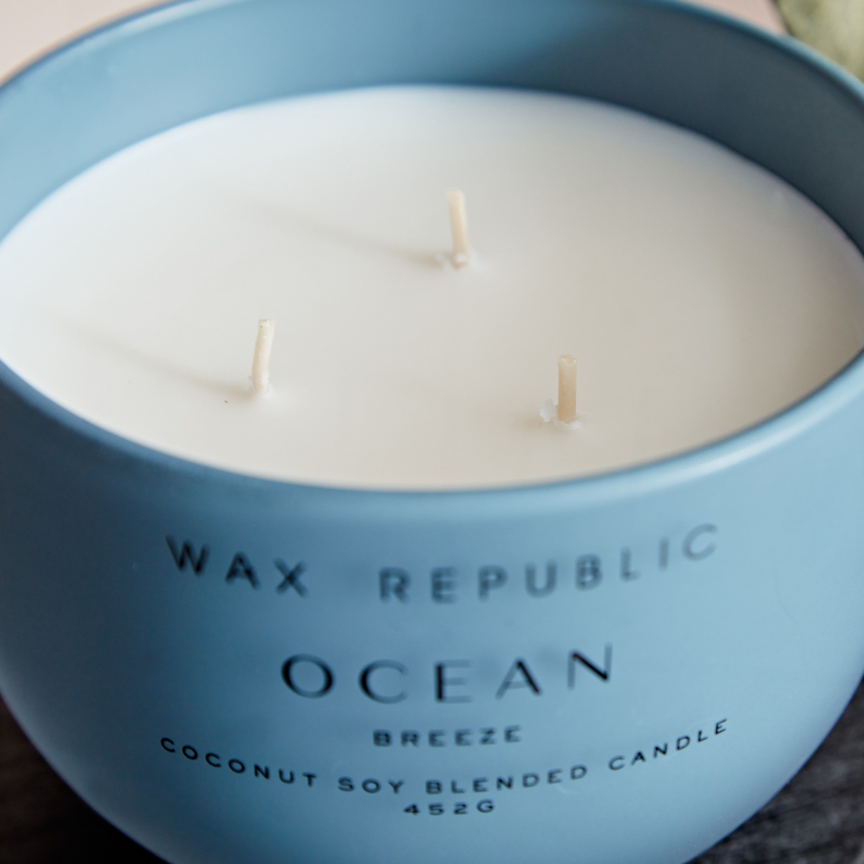 جرة شموع معتّمة بريميوم أوشن بريز مع غطاء من أوشيانيك - 452 جم-hbxlivingroom-decorandaccessories-candles-image-3