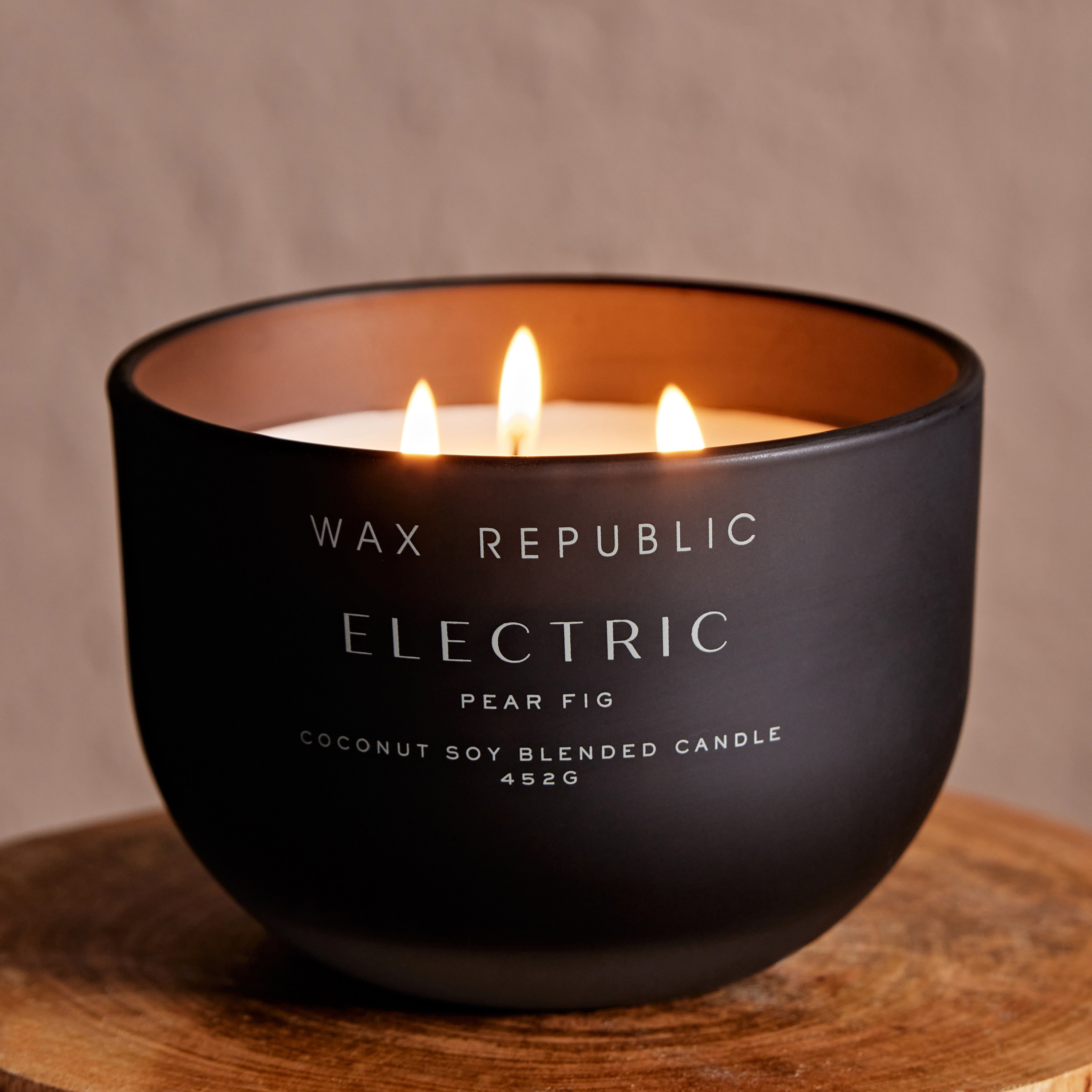 جرة شمعة معتمة بغطاء إلكتريك بير فيج من أوشانيك بريميوم - 452 جرام-hbxlivingroom-decorandaccessories-candles-image-1