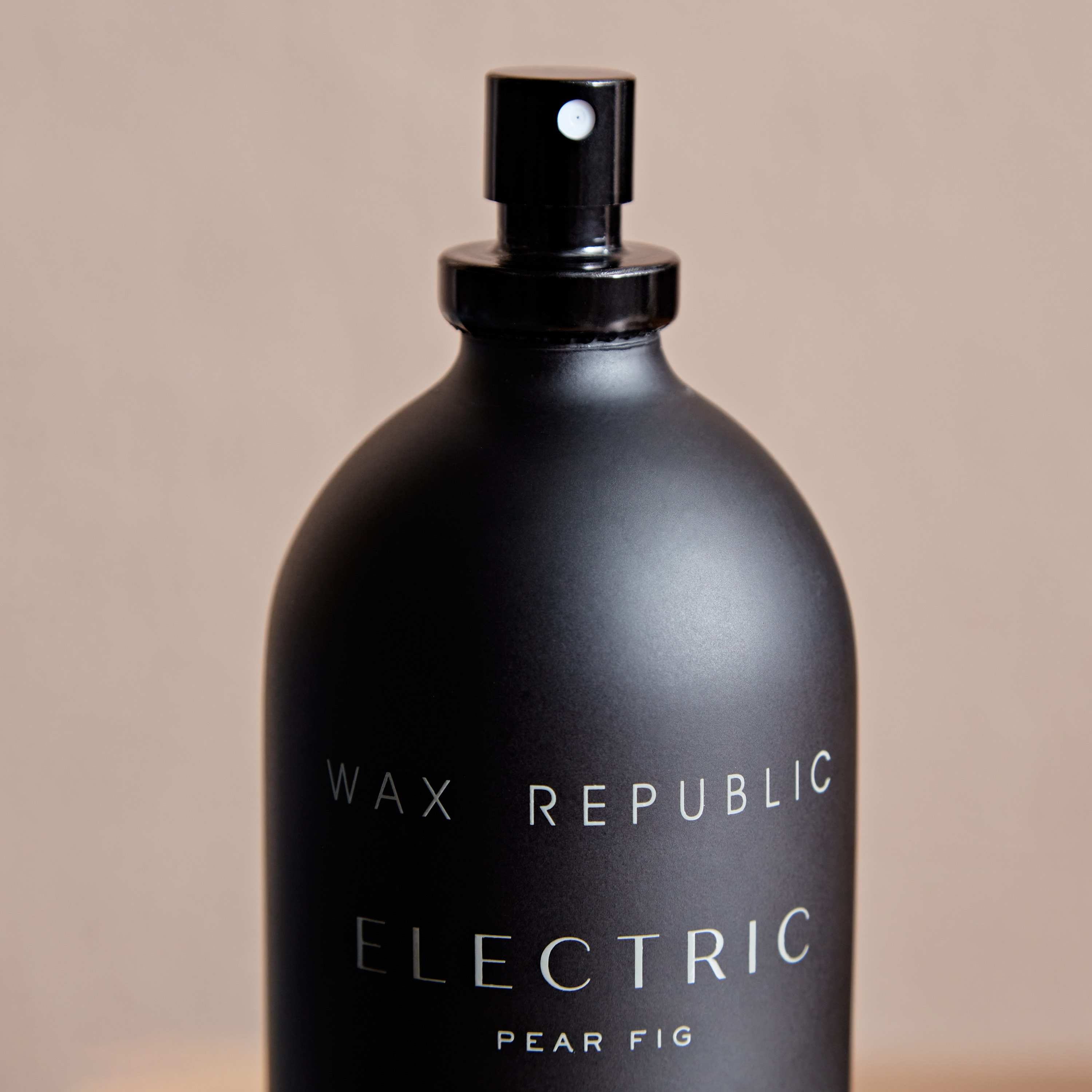بخاخ معطر إليكتريك بير فيج من أوشانيك - 100 مل-hbxdecorandfurnishings-homefragrance-roomfreshnersandaromamist-image-3