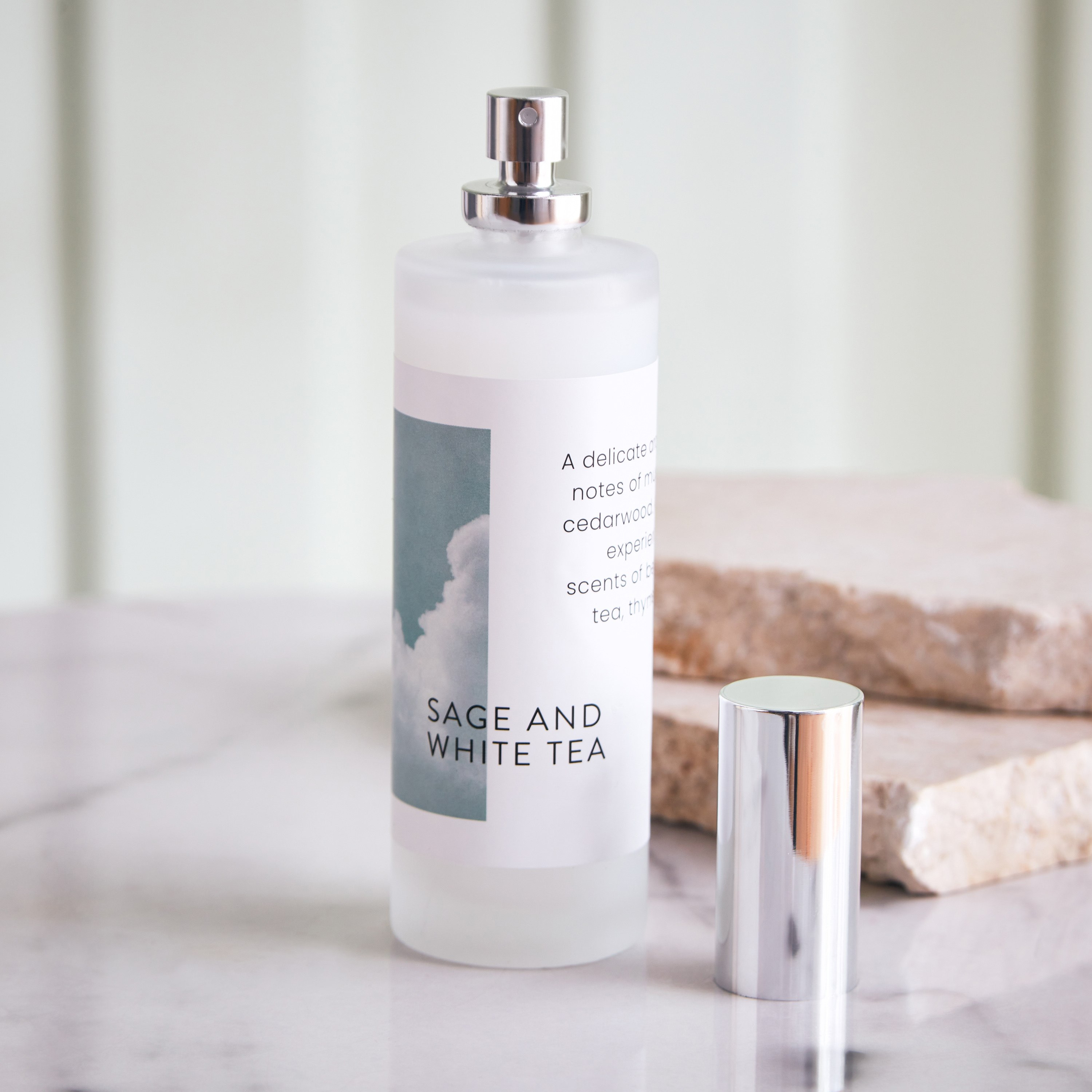 بخاخ معطر للغرفة برائحة المريمية والشاي الأبيض بريميوم من سوليتود- 100 مل-hbxdecorandfurnishings-homefragrance-roomfreshnersandaromamist-image-2