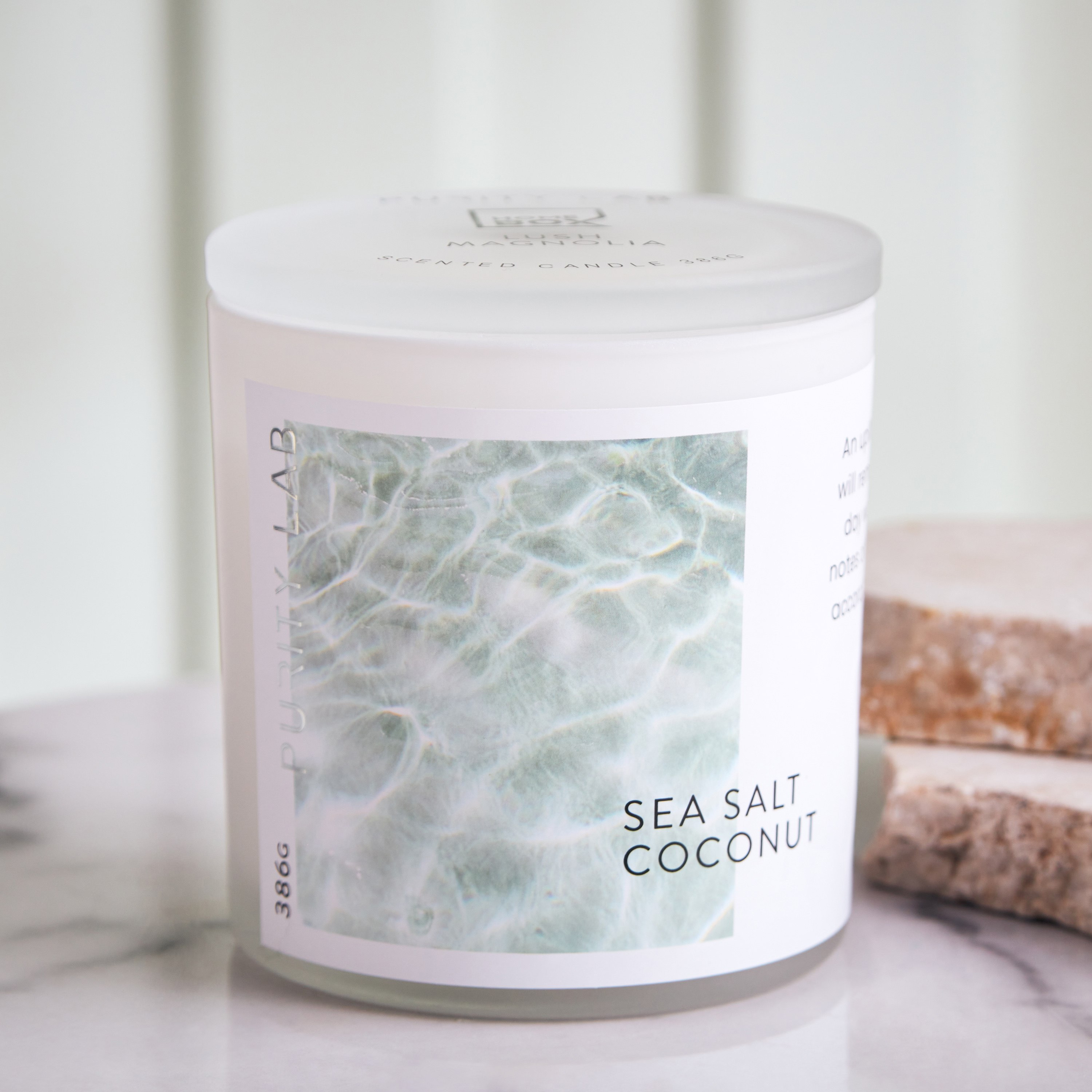 جرة شمع معطرة برائحة ملح البحر وشاي جوز الهند بريميوم من سوليتود - 386 جم-hbxlivingroom-decorandaccessories-candles-image-1