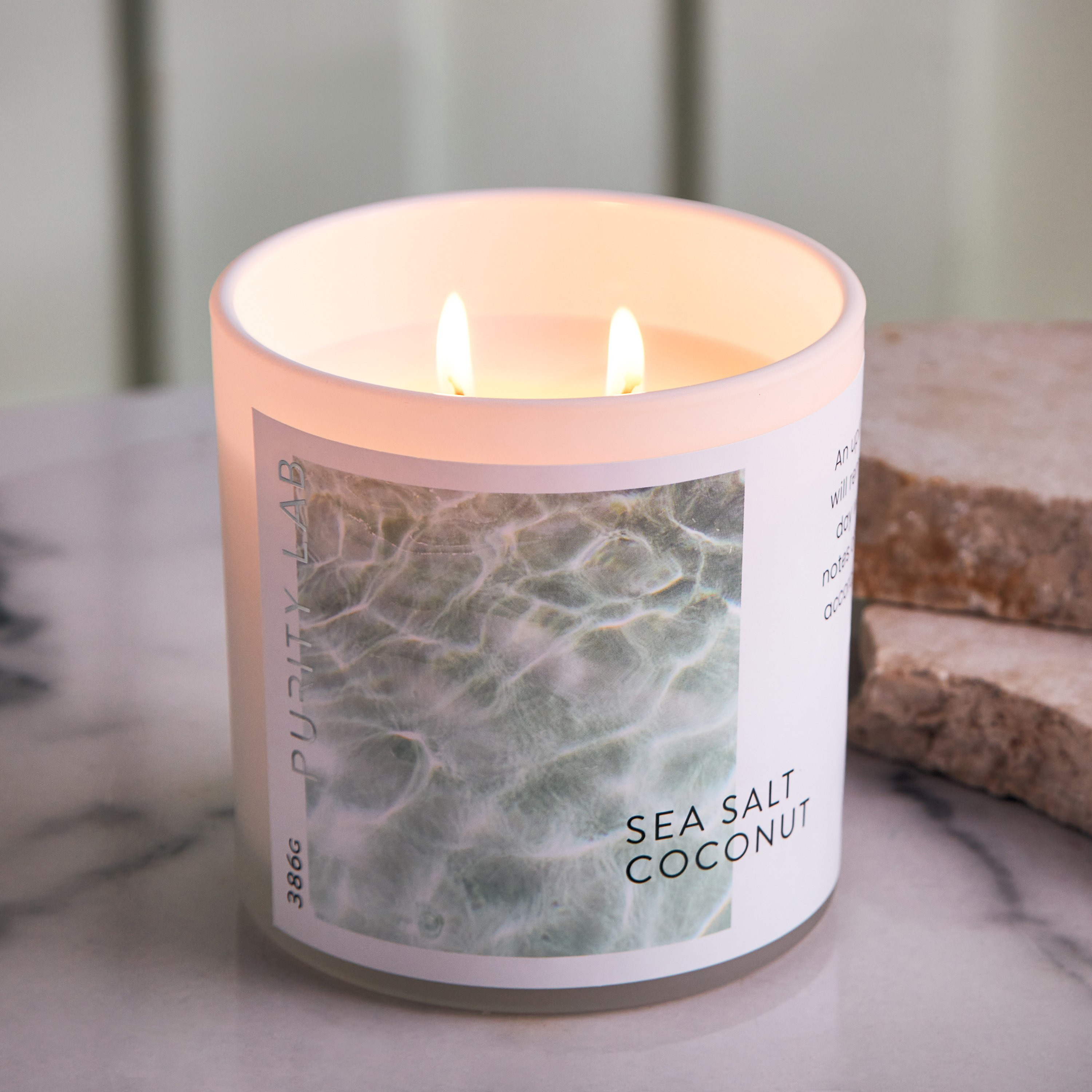 جرة شمع معطرة برائحة ملح البحر وشاي جوز الهند بريميوم من سوليتود - 386 جم-hbxlivingroom-decorandaccessories-candles-image-2