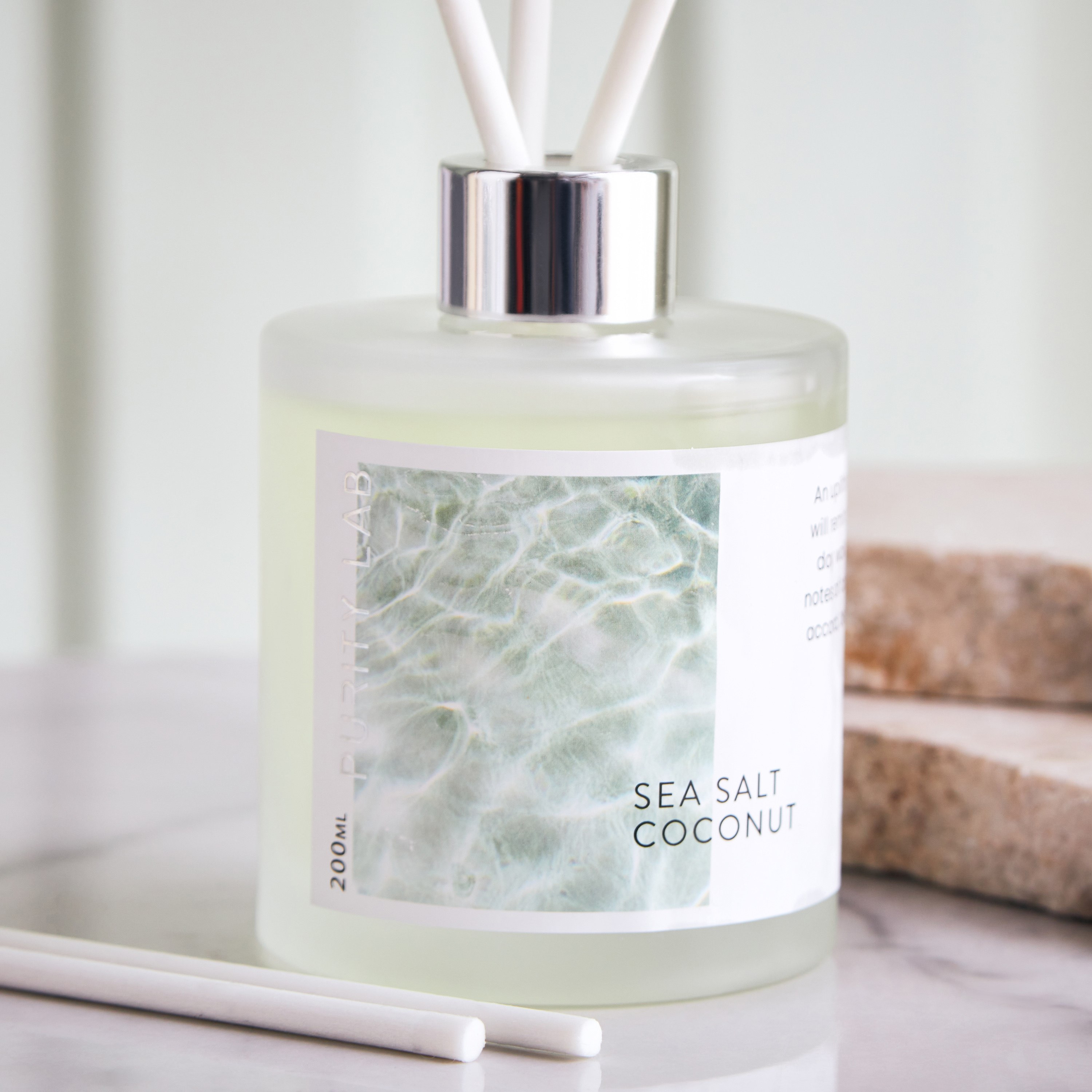 موزع عطور بالأعواد بملح البحر وشاي جوز الهند بريميوم من سوليتود - 200 مل-hbxhomeware-hbxdecorandfurnishings-image-2