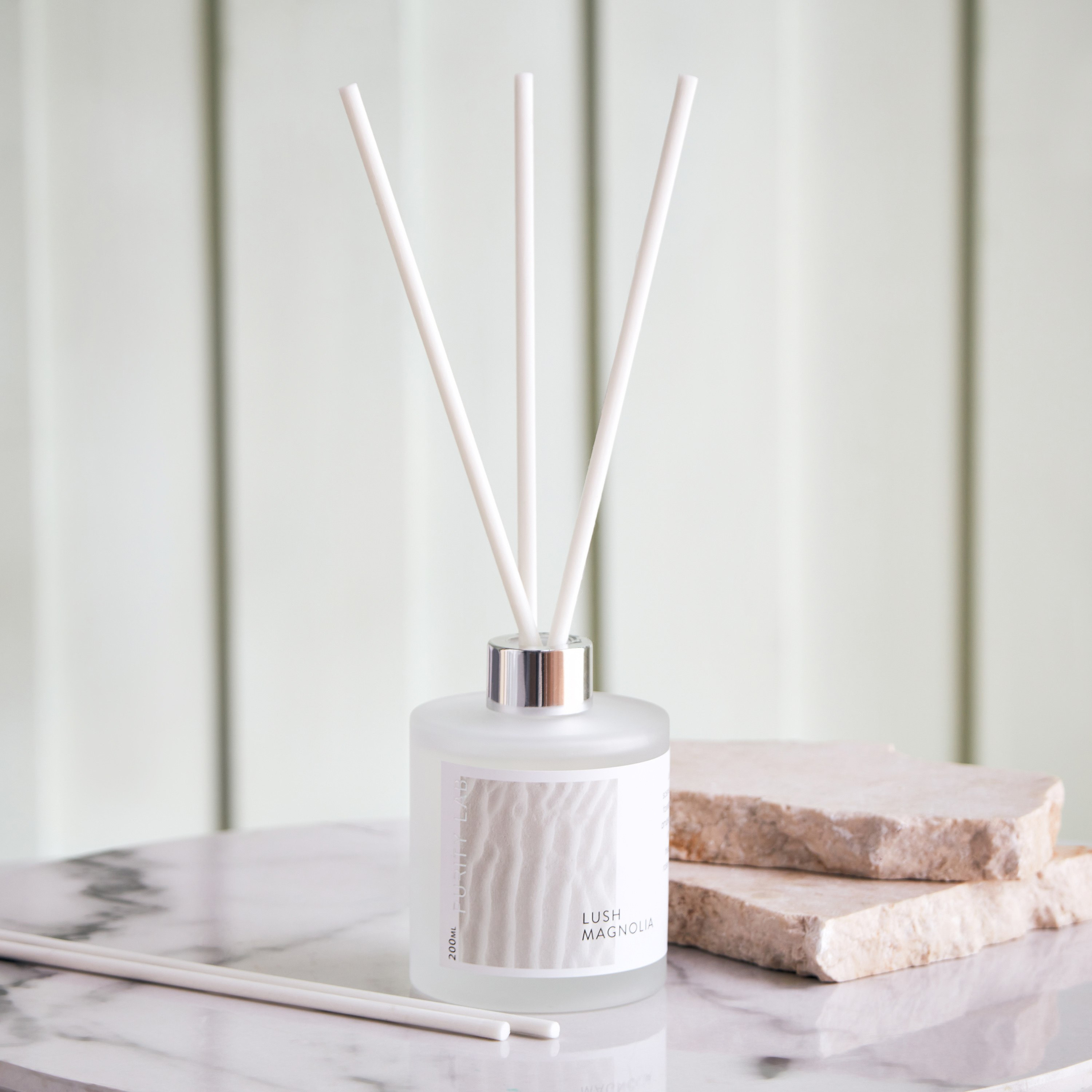 موزع عطور بريميوم لاش ماجنوليا من سوليتيود - 200 مل-hbxhomeware-hbxdecorandfurnishings-image-1