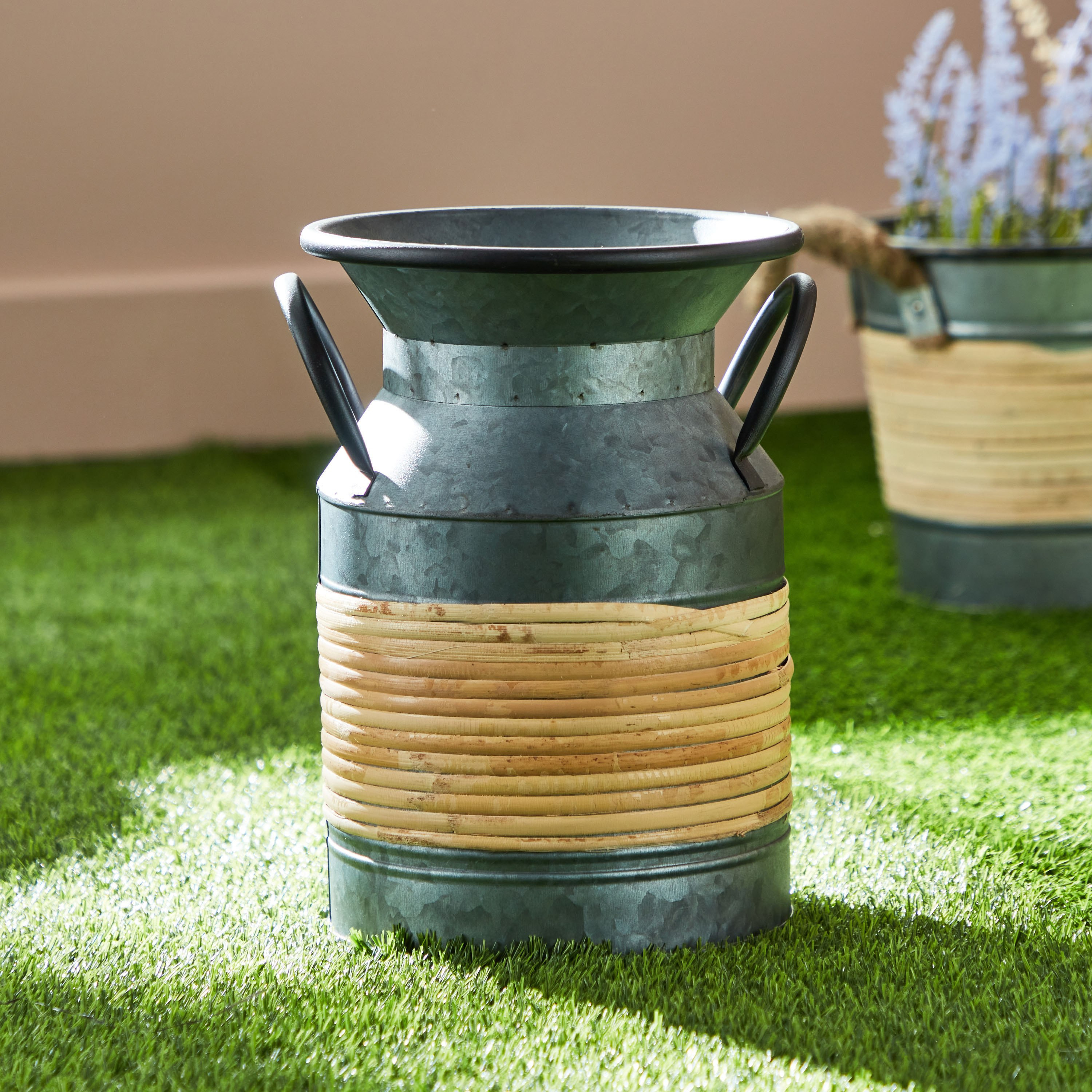 مزهرية معدن من الدورا - 18x18x25 سم-hbxbedroom-decorandaccessories-vases-image-2