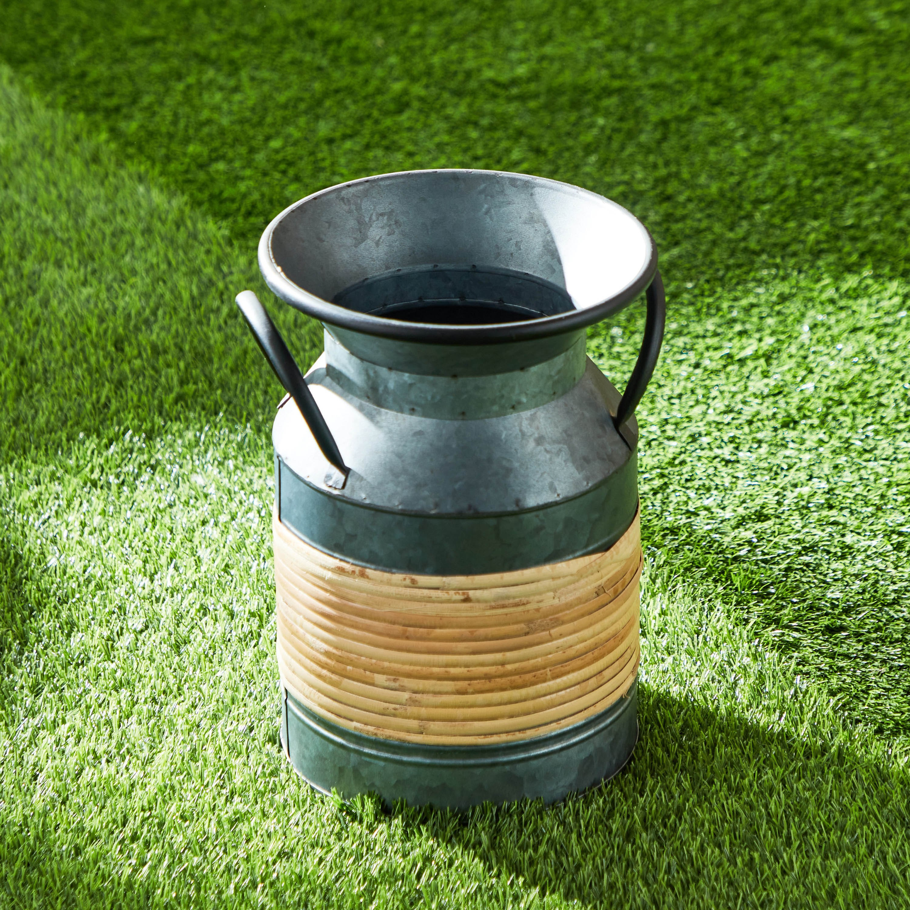 مزهرية معدن من الدورا - 18x18x25 سم-hbxbedroom-decorandaccessories-vases-image-3