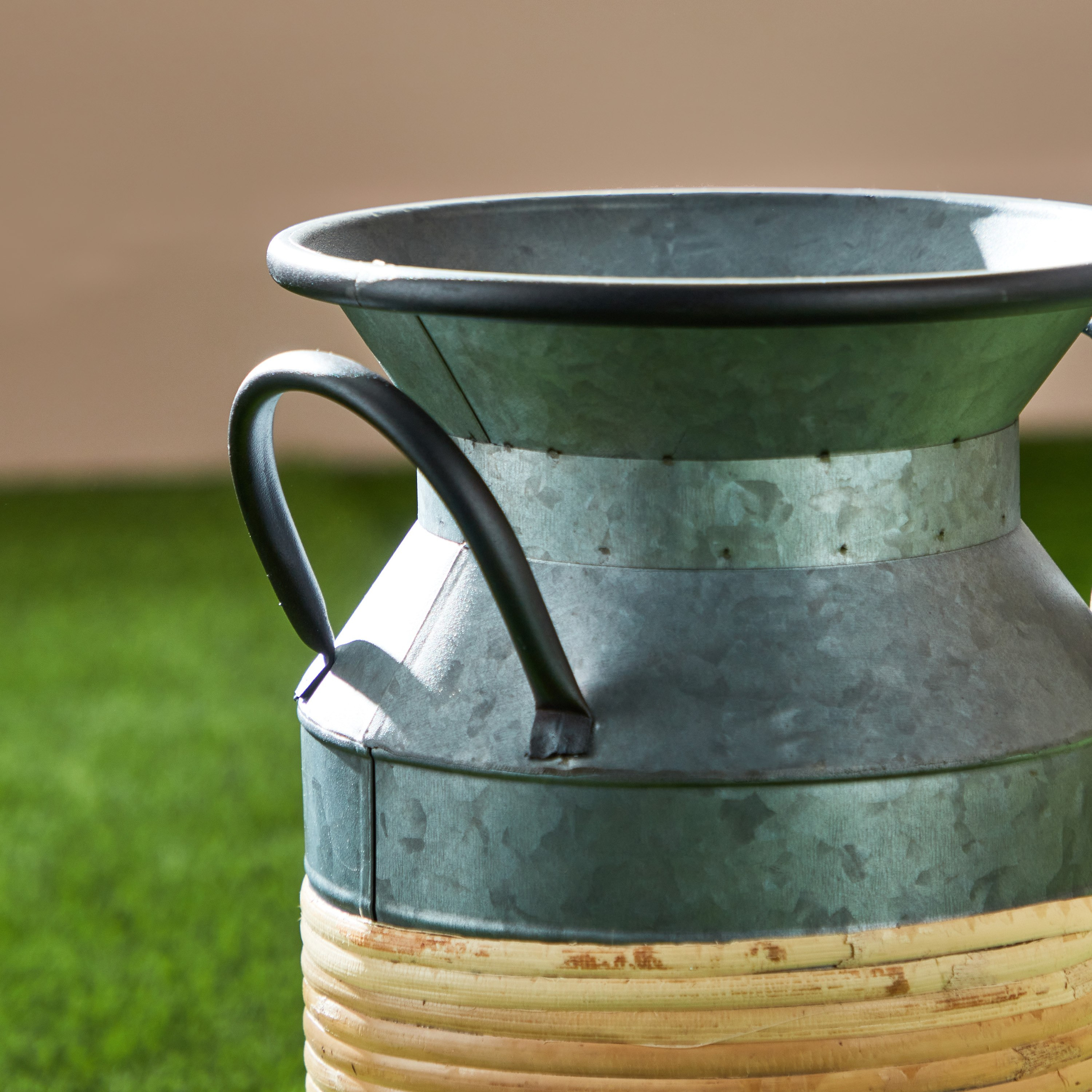 مزهرية معدن من الدورا - 18x18x25 سم-hbxbedroom-decorandaccessories-vases-image-4