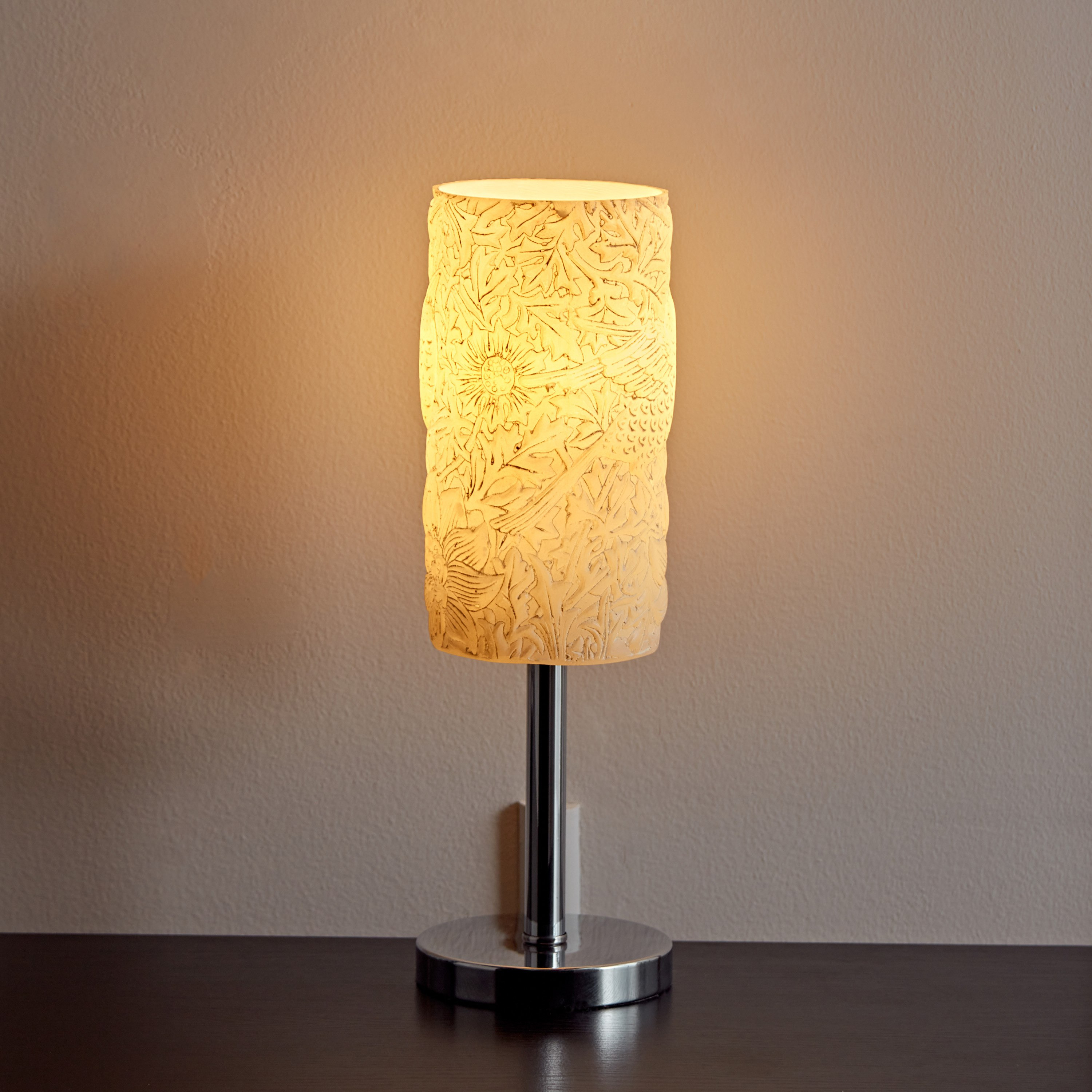 مصباح طاولة معدن منقوش بغطاء بتصميم طائر من جالينا - 12x37 سم-hbxlivingroom-lighting-tablelamps-image-2