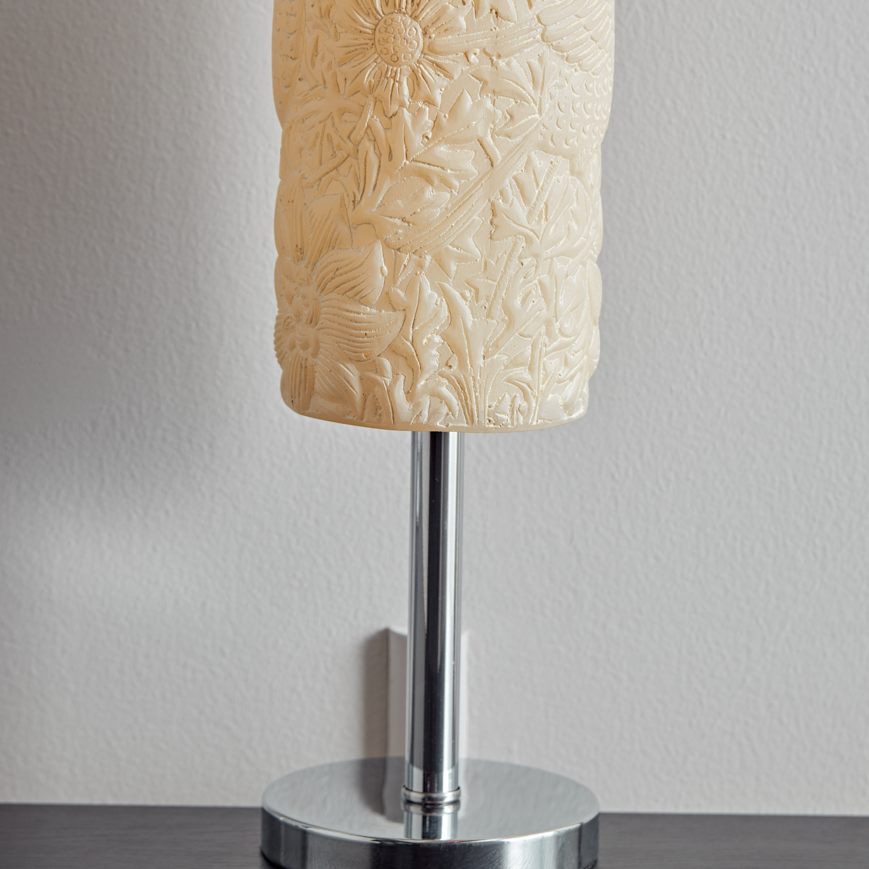مصباح طاولة معدن منقوش بغطاء بتصميم طائر من جالينا - 12x37 سم-hbxlivingroom-lighting-tablelamps-image-3
