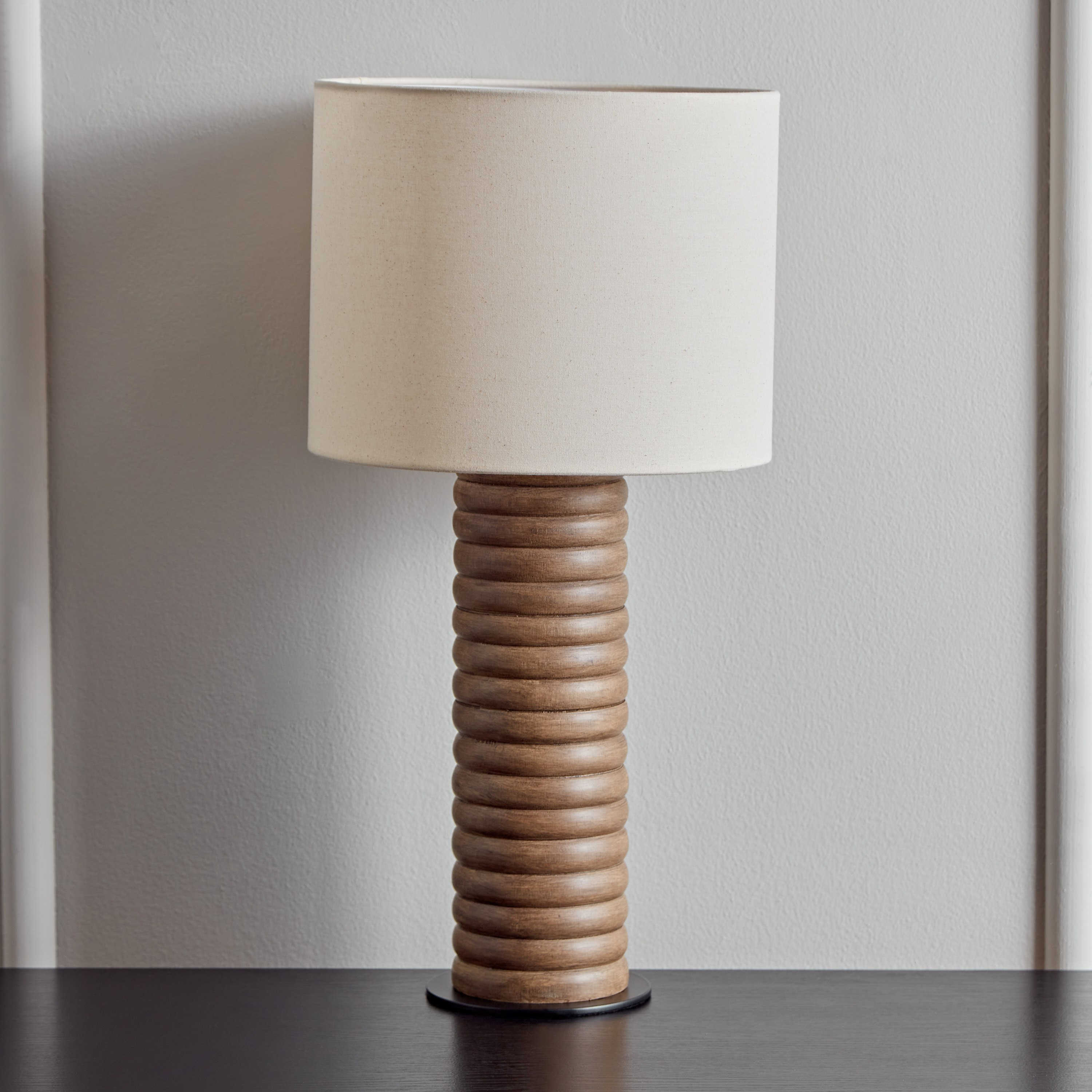 مصباح خشب بغطاء من القطن الطبيعي من جالينا - 25x49 سم-hbxlivingroom-lighting-tablelamps-image-1