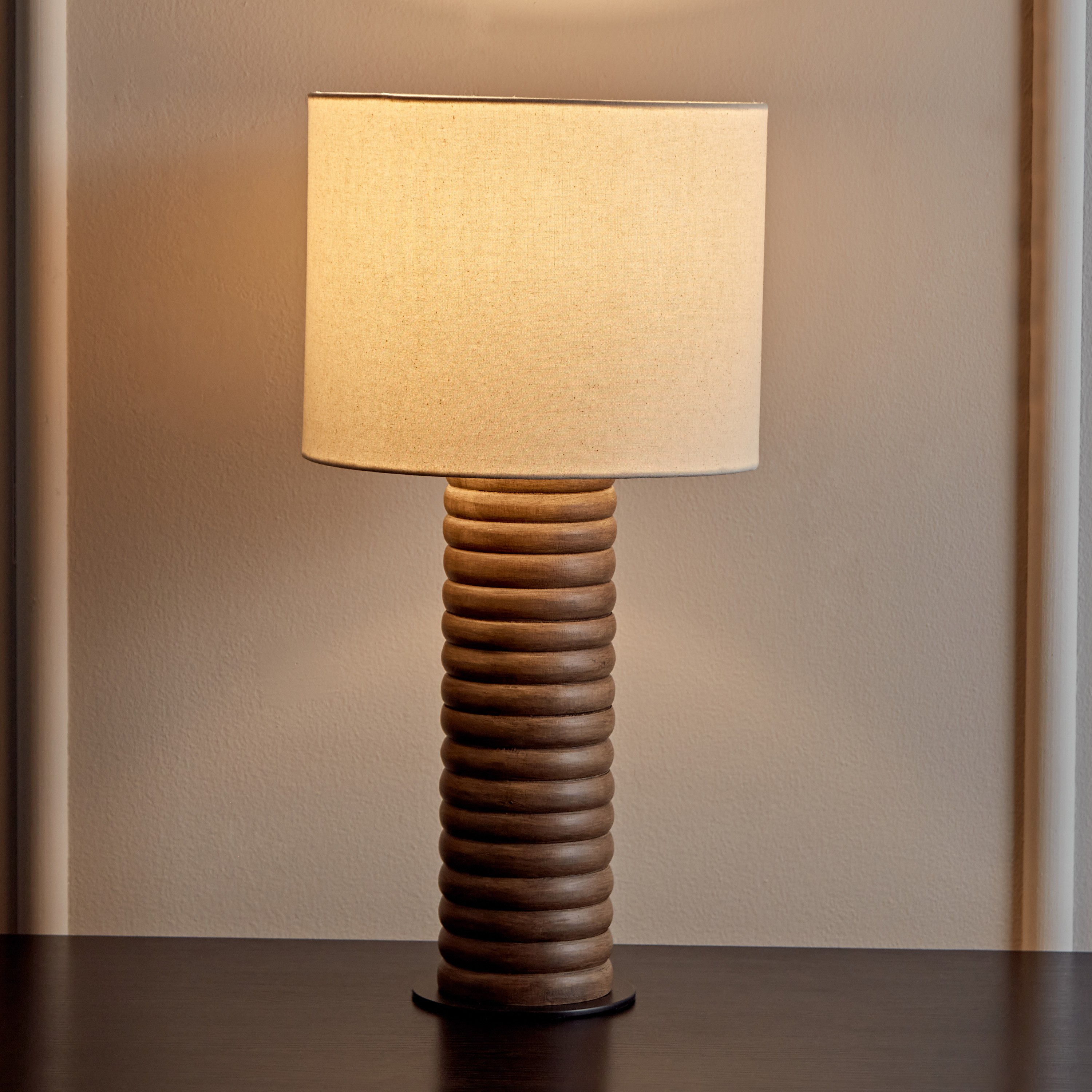 مصباح خشب بغطاء من القطن الطبيعي من جالينا - 25x49 سم-hbxlivingroom-lighting-tablelamps-image-2