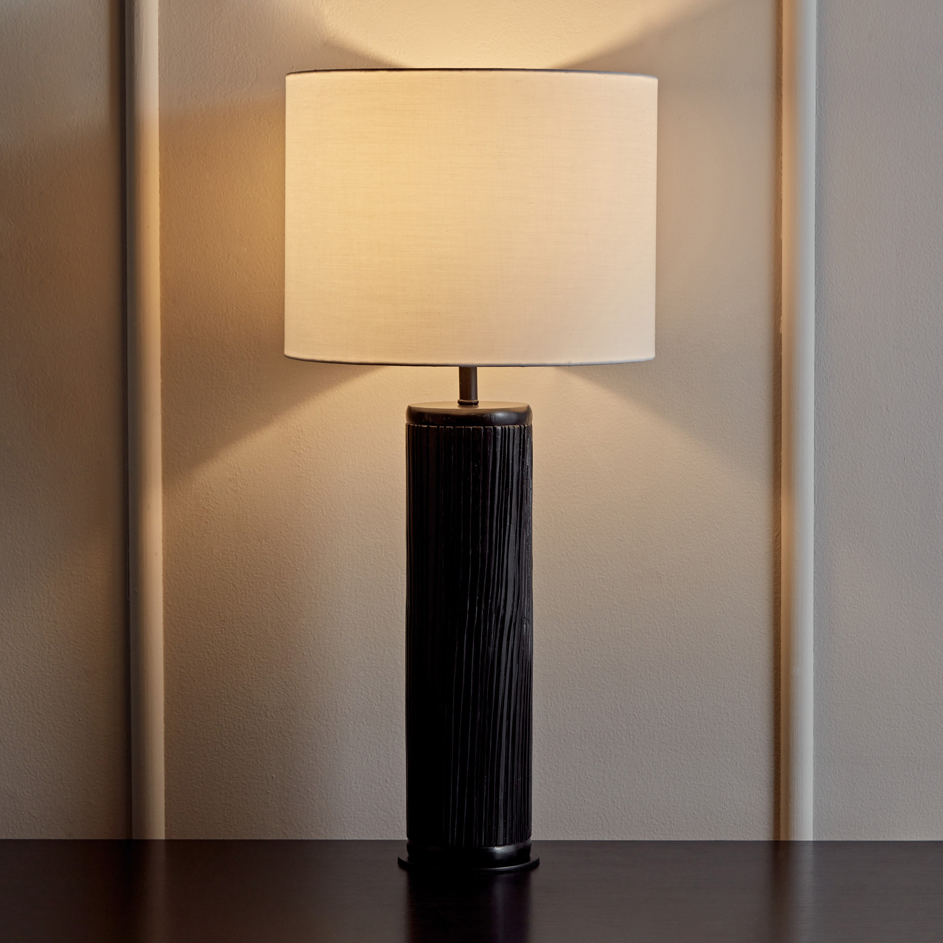 مصباح طاولة خشب بغطاء كتان من جالينا - 32x67 سم-hbxlivingroom-lighting-tablelamps-image-2