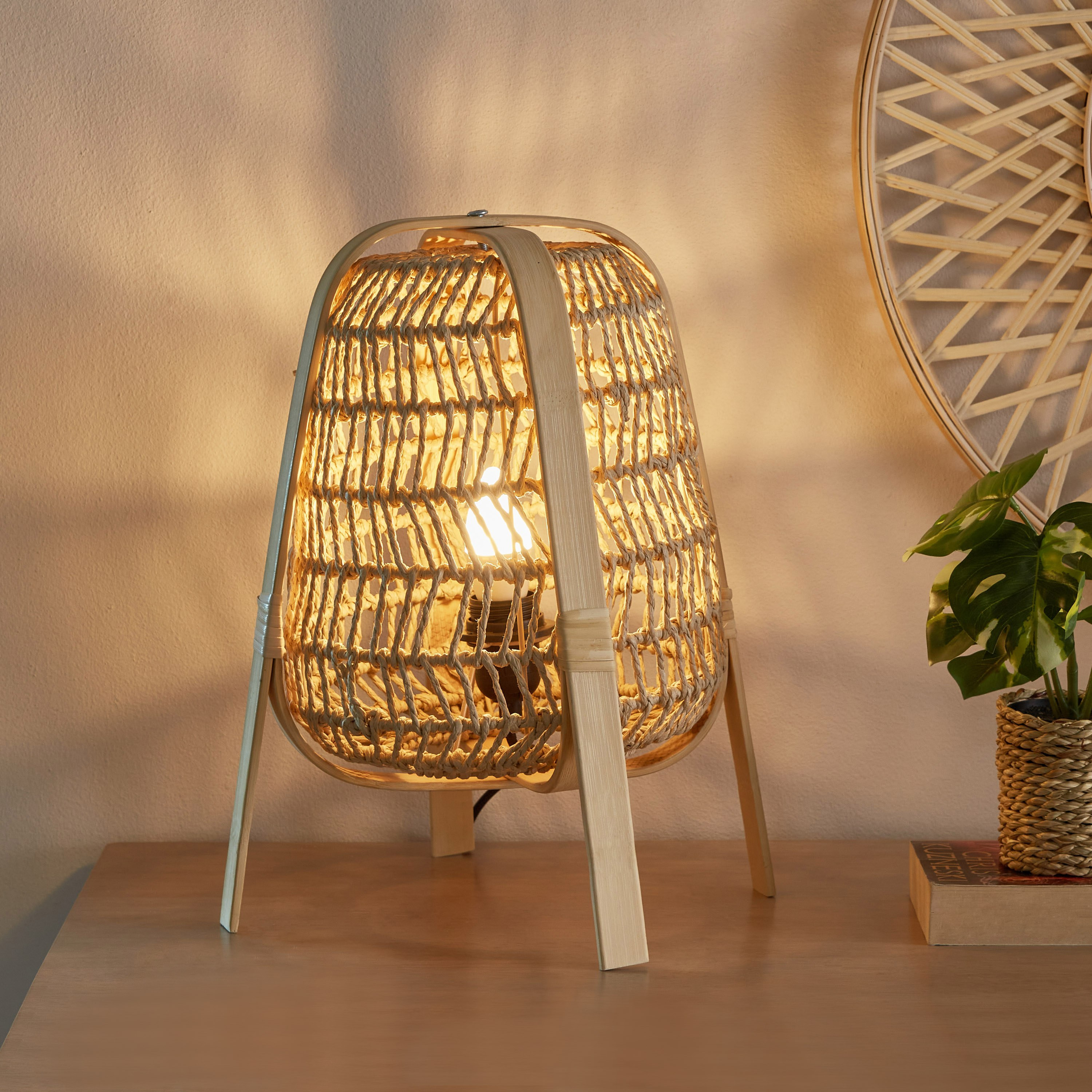 مصباح طاولة من الأحبال الورقية بحامل من الخيزران من ناتشورا - 24x40 سم-hbxlivingroom-lighting-tablelamps-image-2