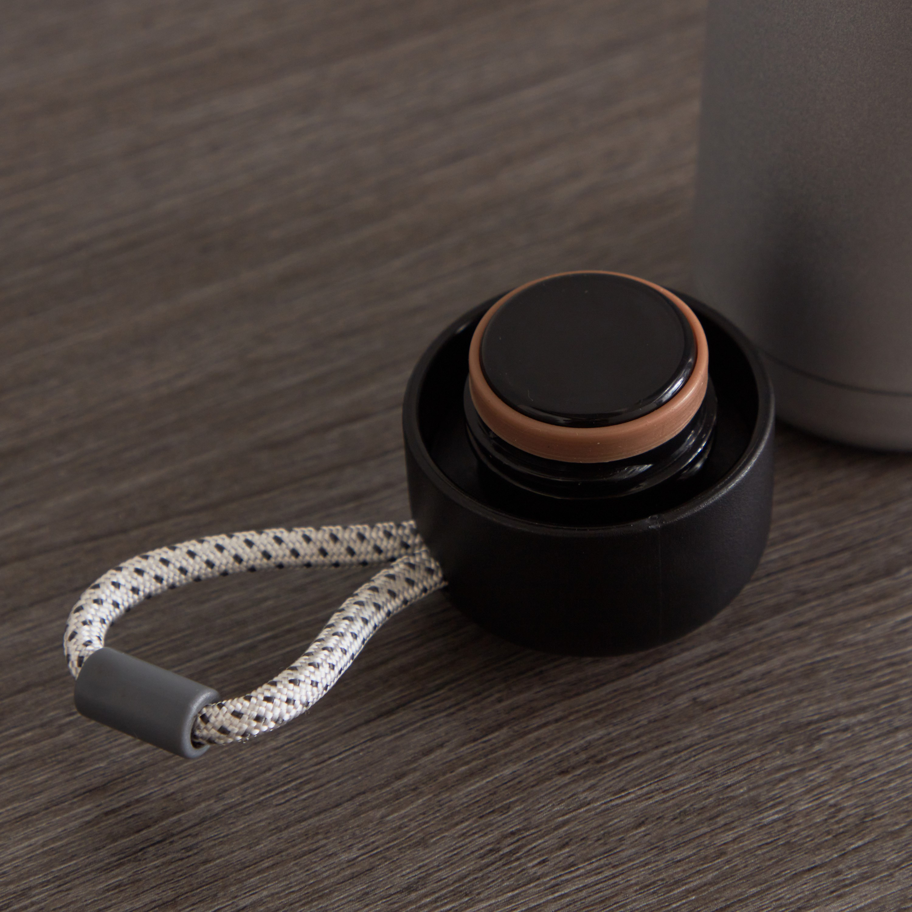 Karry Steel Hot and Cold Vacuum Travel Flask Bottle - 550 ml-hbxhomeware-hbxkitchen-image-4