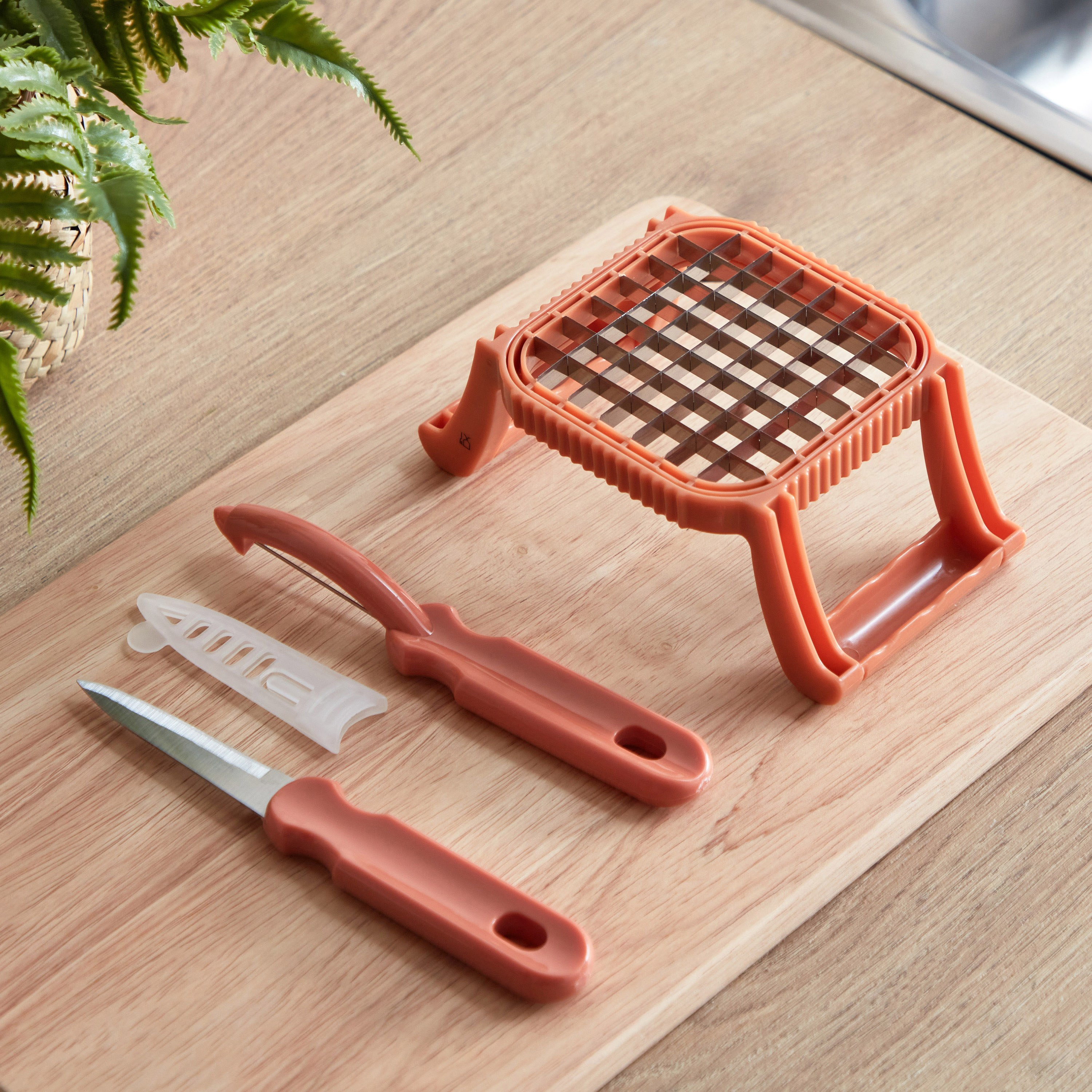 أداة تقطيع البطاطس إيزي شيف 3 في 1 مع مقشرة وسكين-hbxhomeware-hbxkitchen-image-1