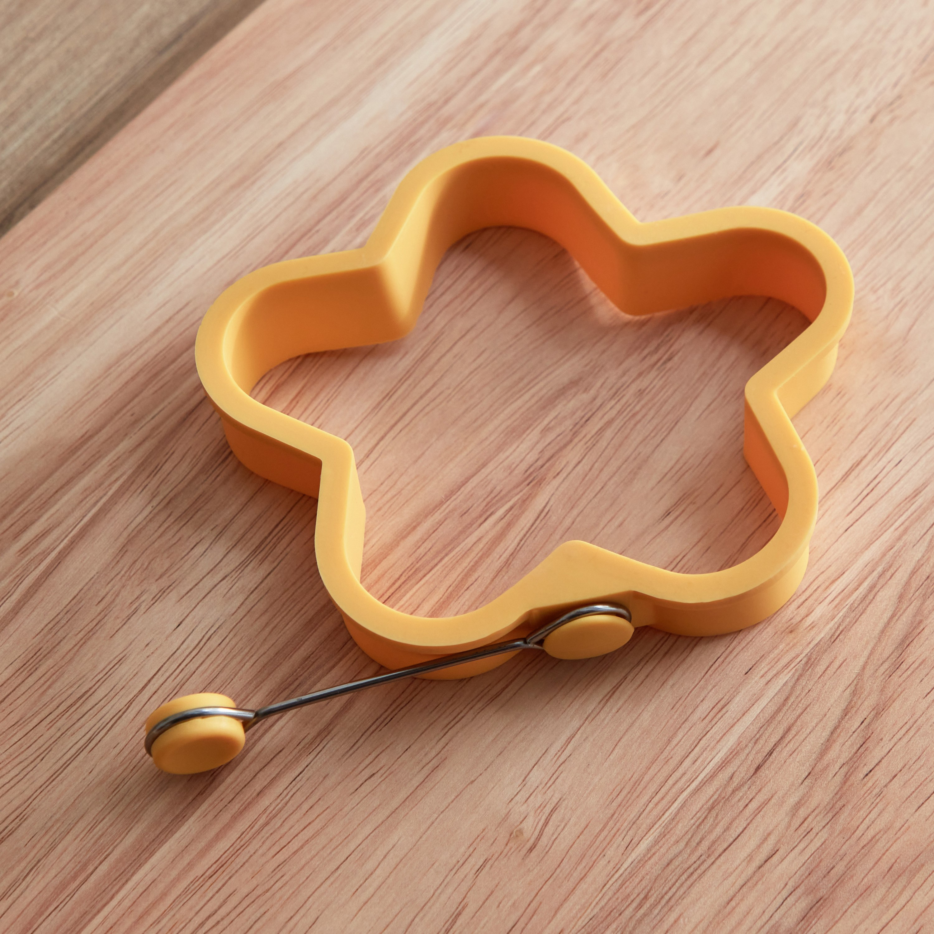أداة فصل البيض 3 في 1  إيج ميكس مع خافق وقالب حلقة من إيزي شيف-hbxhomeware-hbxkitchen-image-2