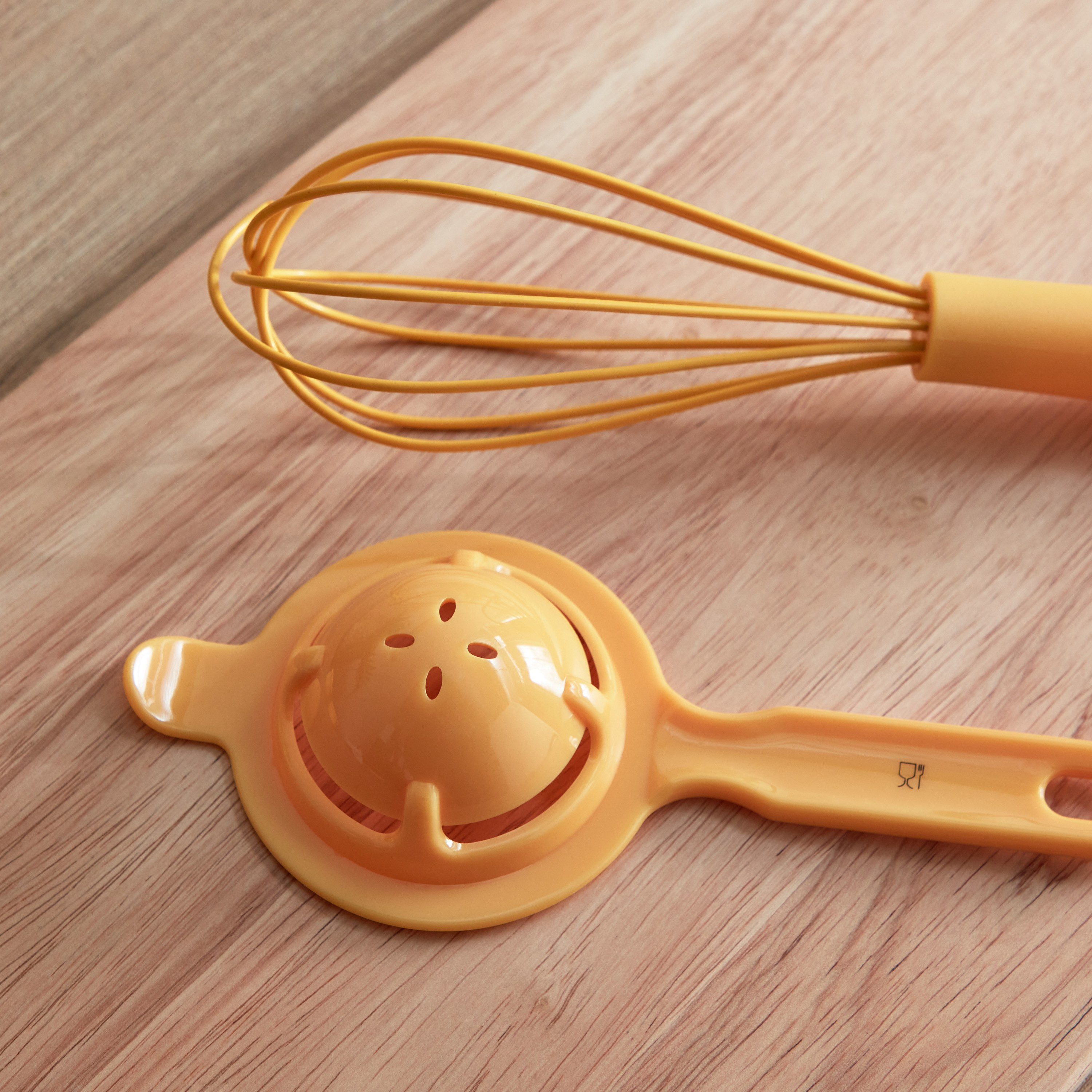 أداة فصل البيض 3 في 1  إيج ميكس مع خافق وقالب حلقة من إيزي شيف-hbxhomeware-hbxkitchen-image-3