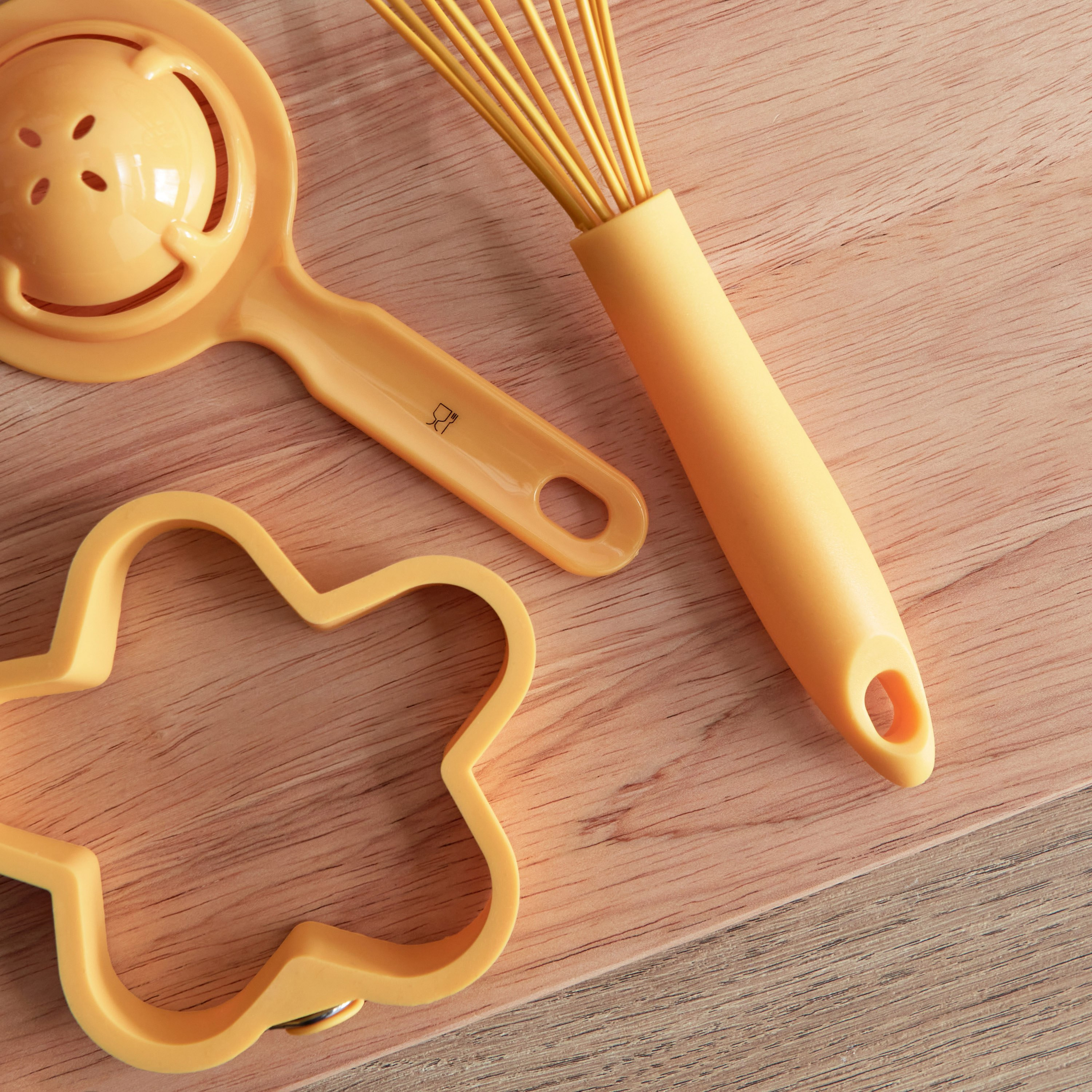 أداة فصل البيض 3 في 1  إيج ميكس مع خافق وقالب حلقة من إيزي شيف-hbxhomeware-hbxkitchen-image-4