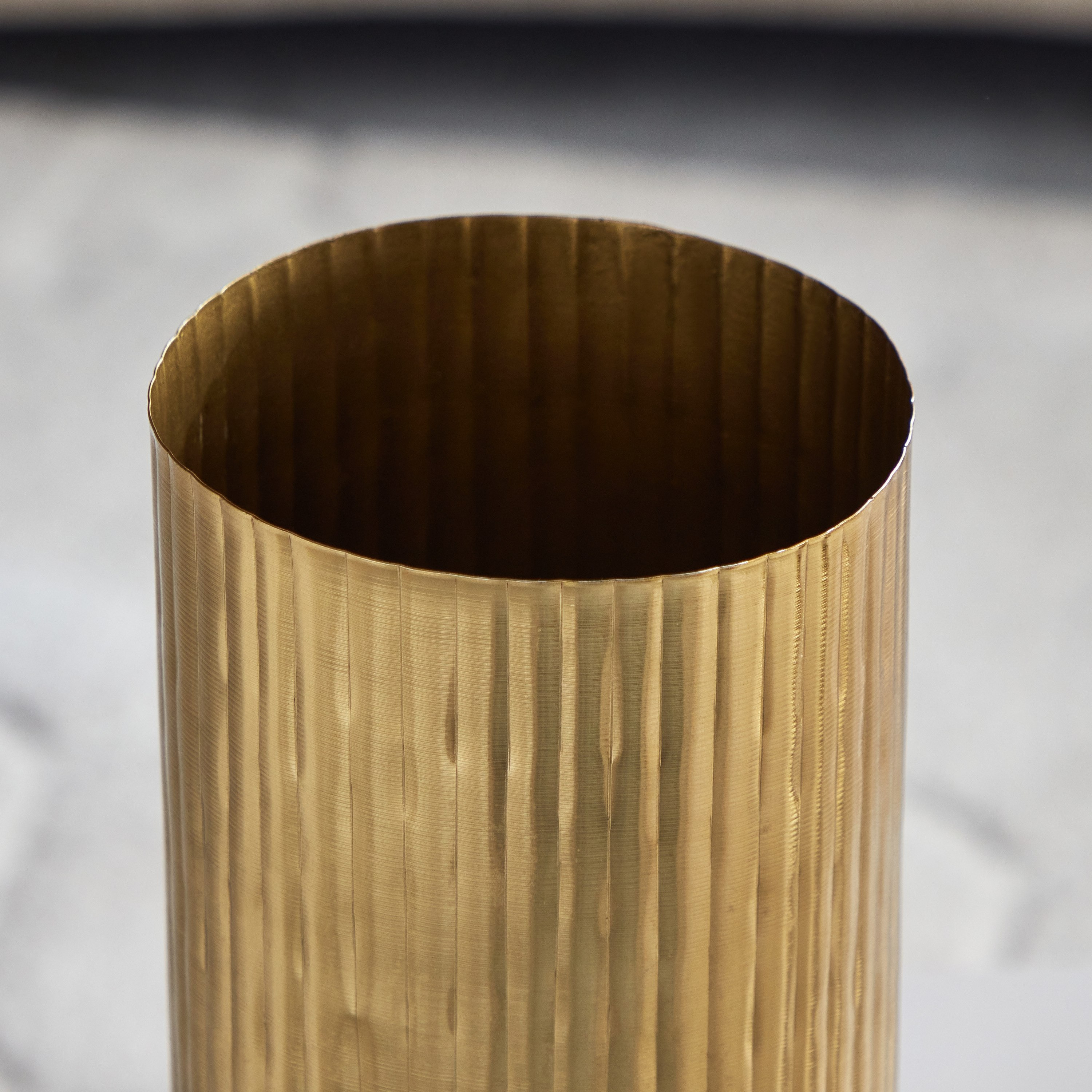 مزهرية زهور معدن مضلعة من أريستو - 13x13x30 سم-hbxbedroom-decorandaccessories-vases-image-3