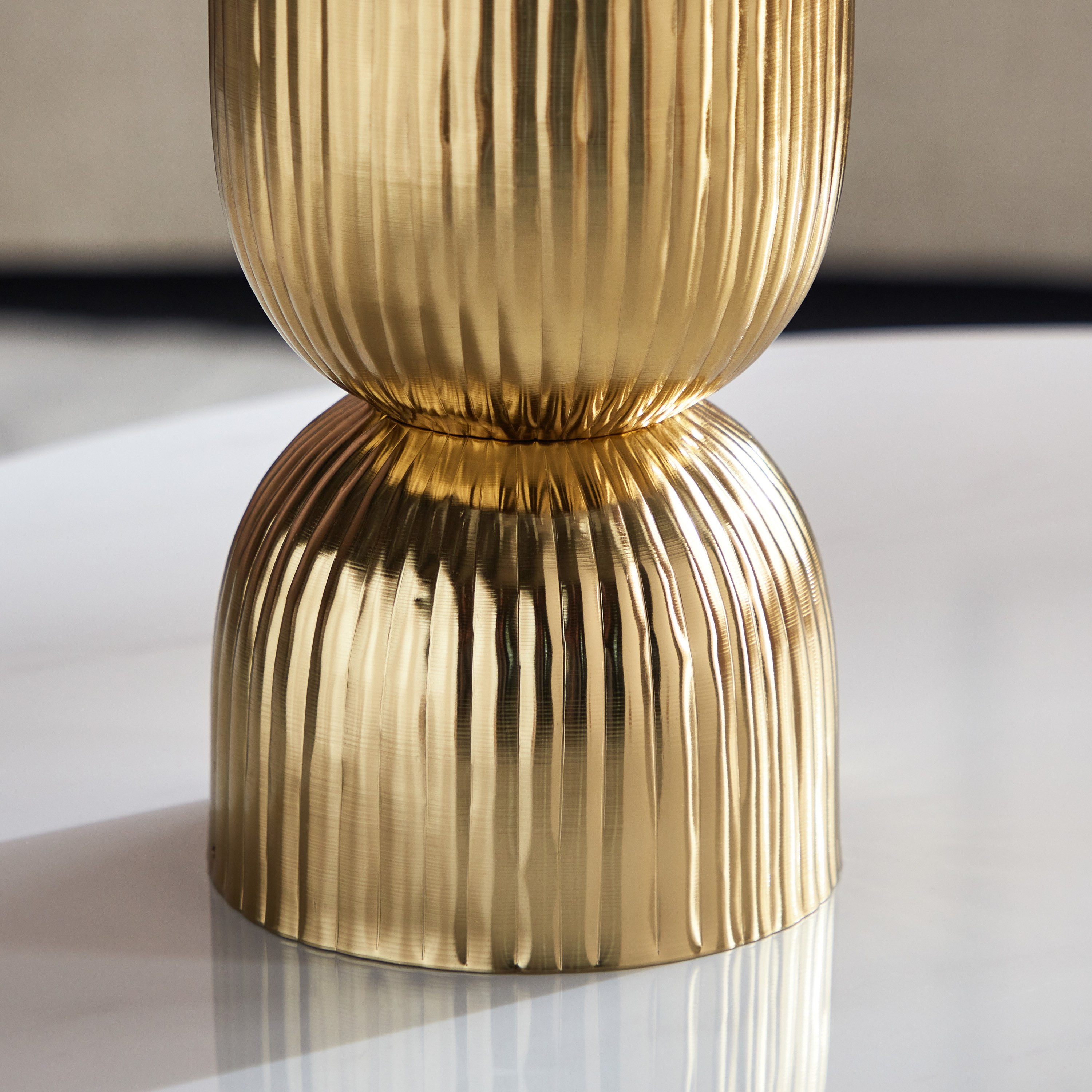 مزهرية زهور معدن مضلعة من أريستو - 13x13x37 سم-hbxbedroom-decorandaccessories-vases-image-4