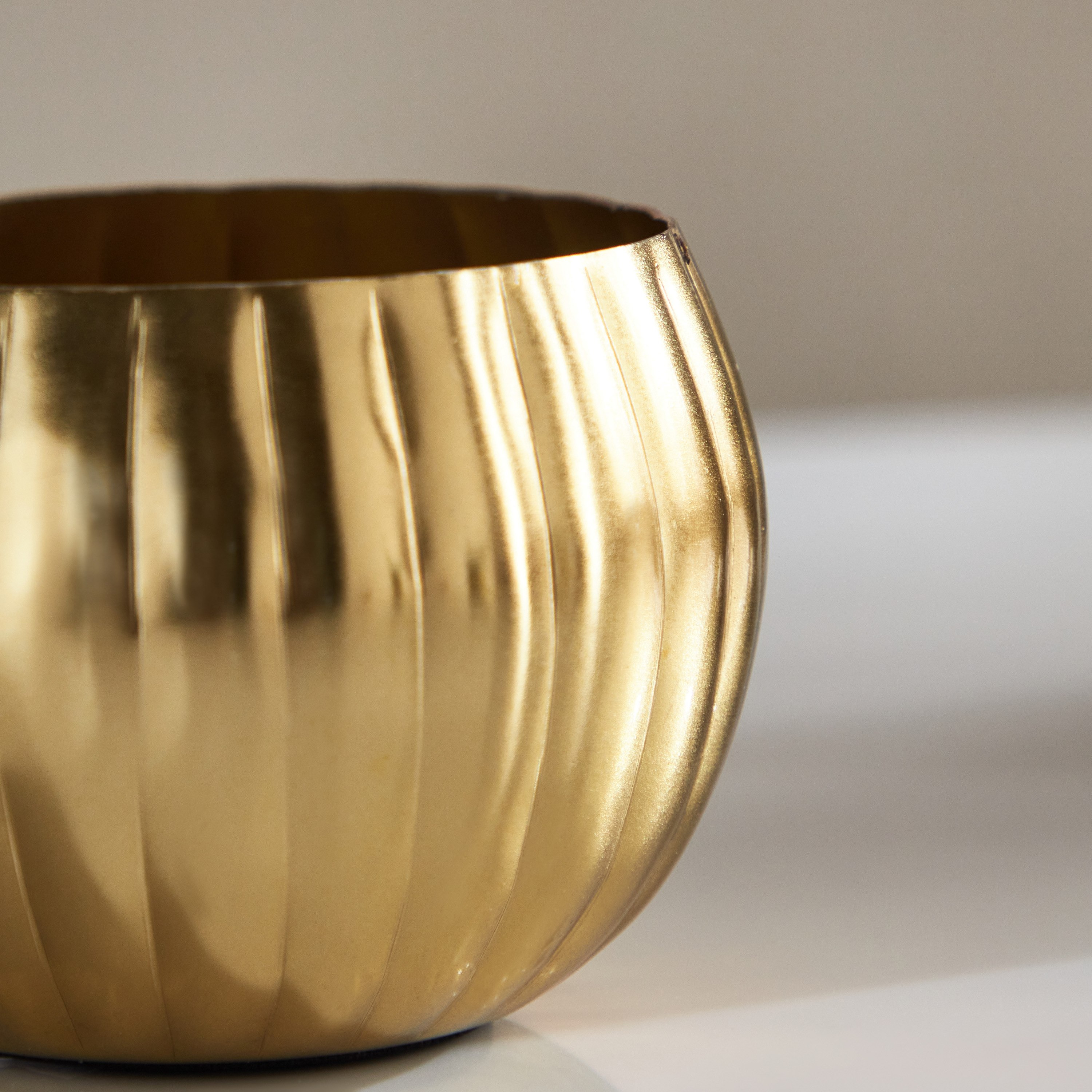 حامل فوتيف معدن مضلع من أريستو - 10x10x8 سم-hbxlivingroom-decorandaccessories-candleholders-image-4