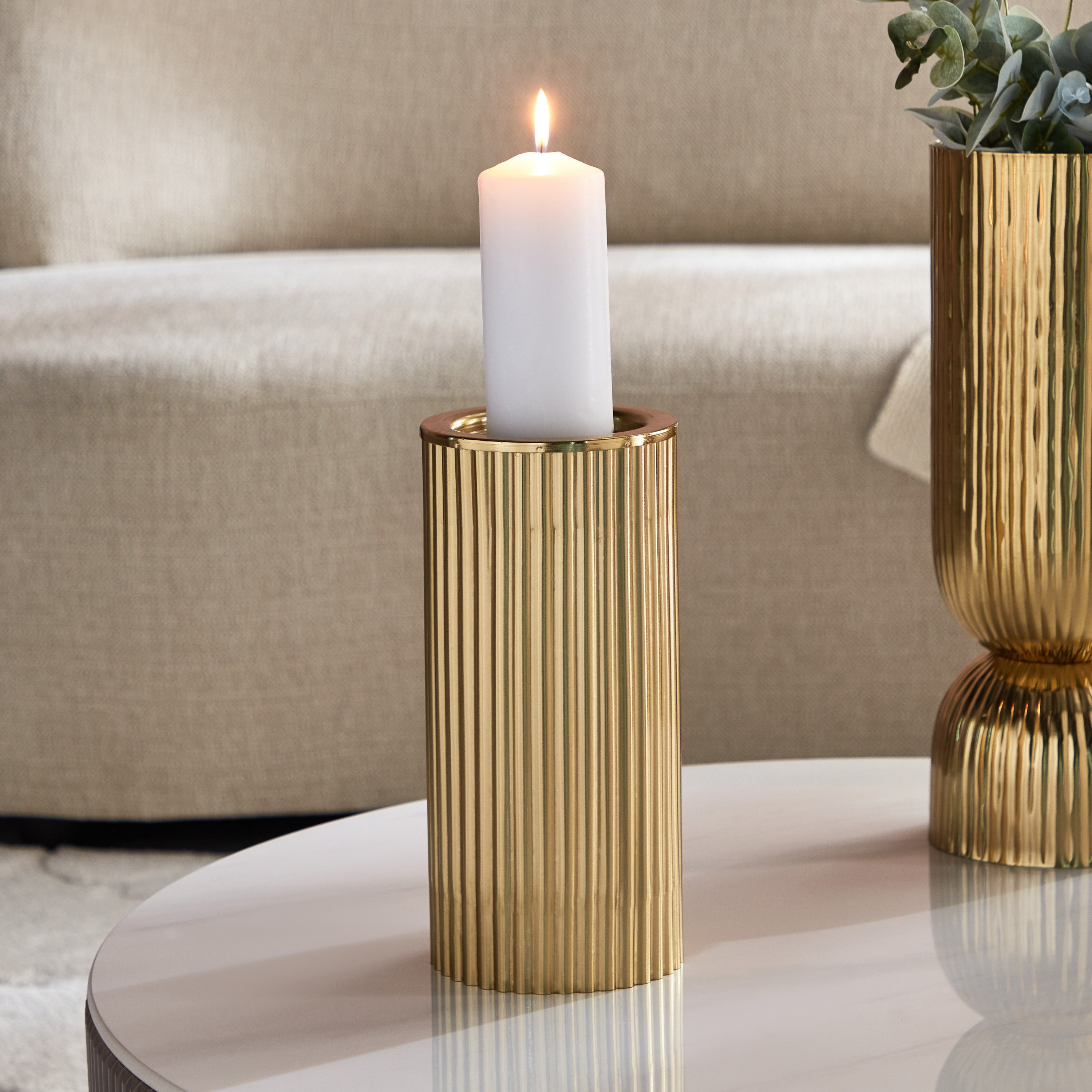حامل شموع عمودي معدني مضلع من أريستو - 12x12x17 سم-hbxlivingroom-decorandaccessories-candleholders-image-1