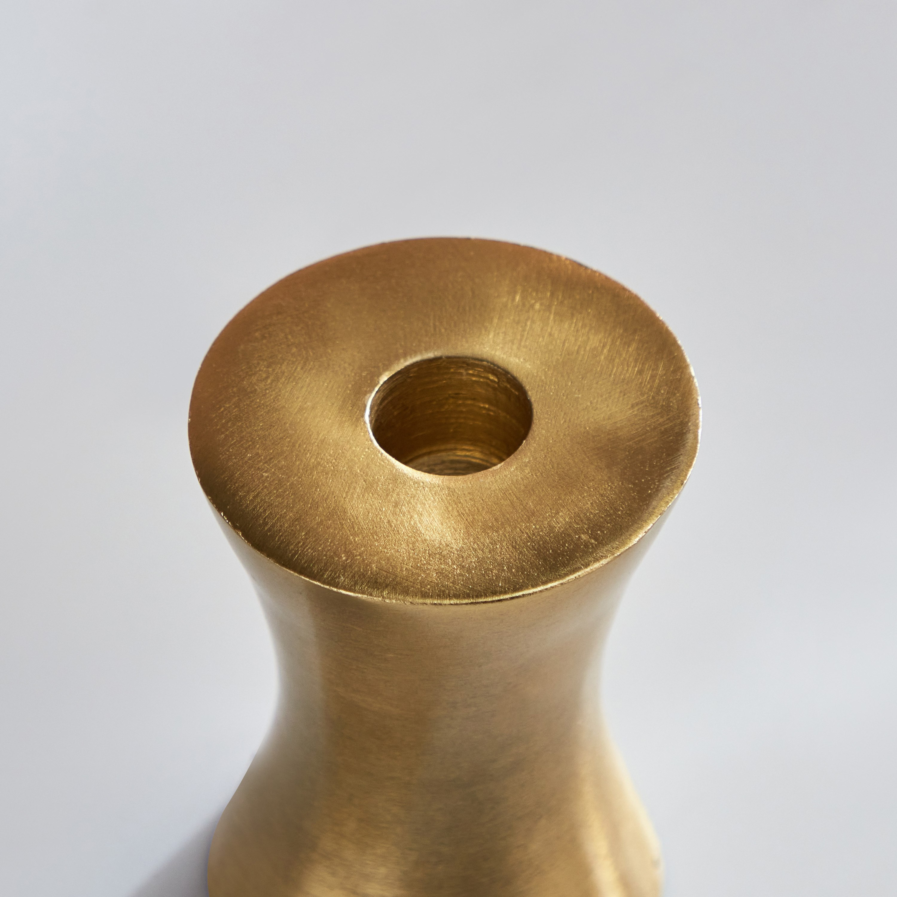 حامل شموع ألومنيوم من أريستو - 7x7x10 سم-hbxlivingroom-decorandaccessories-candleholders-image-3