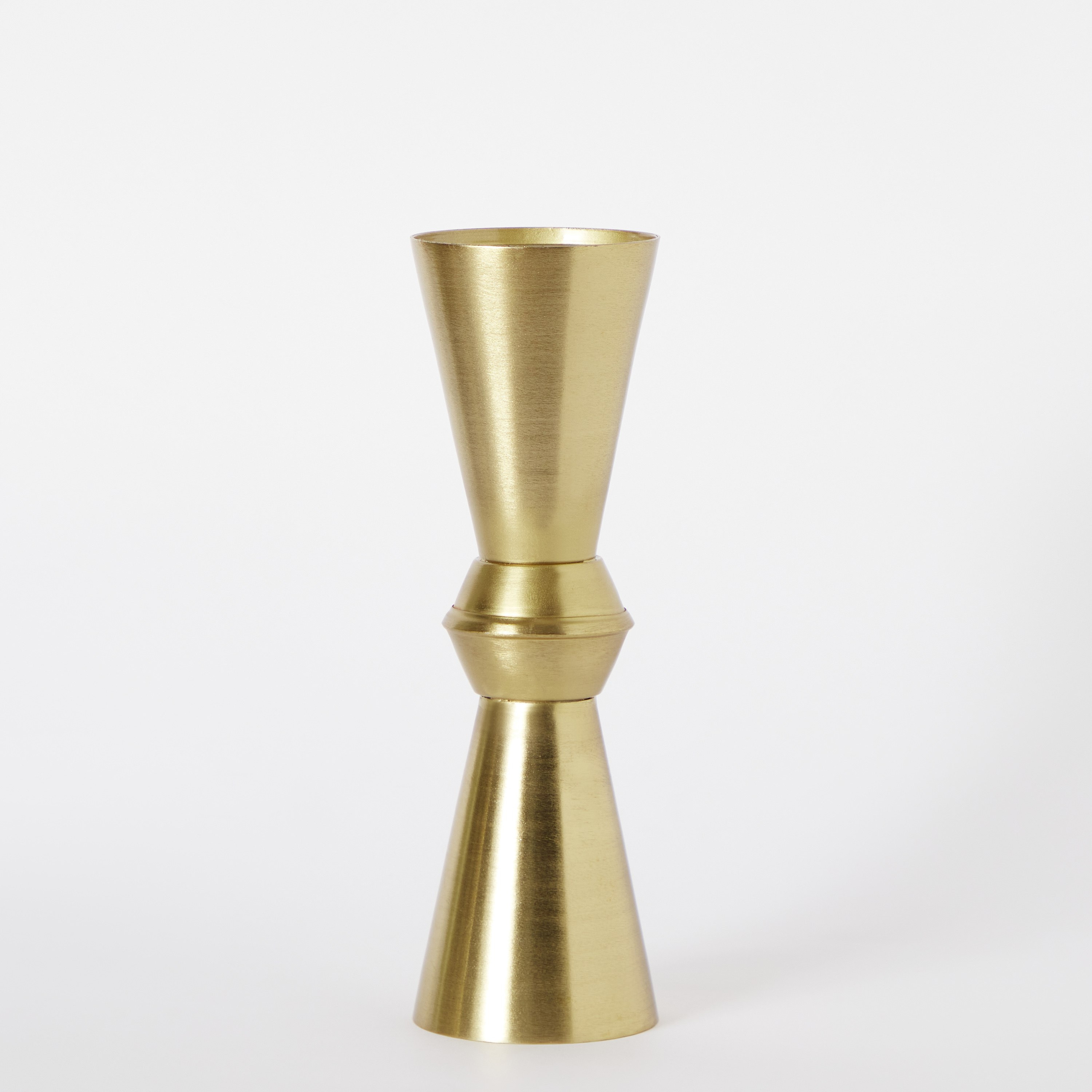 مزهرية معدنية على شكل قمع من أريستو - 8x8x26 سم-hbxbedroom-decorandaccessories-vases-image-6
