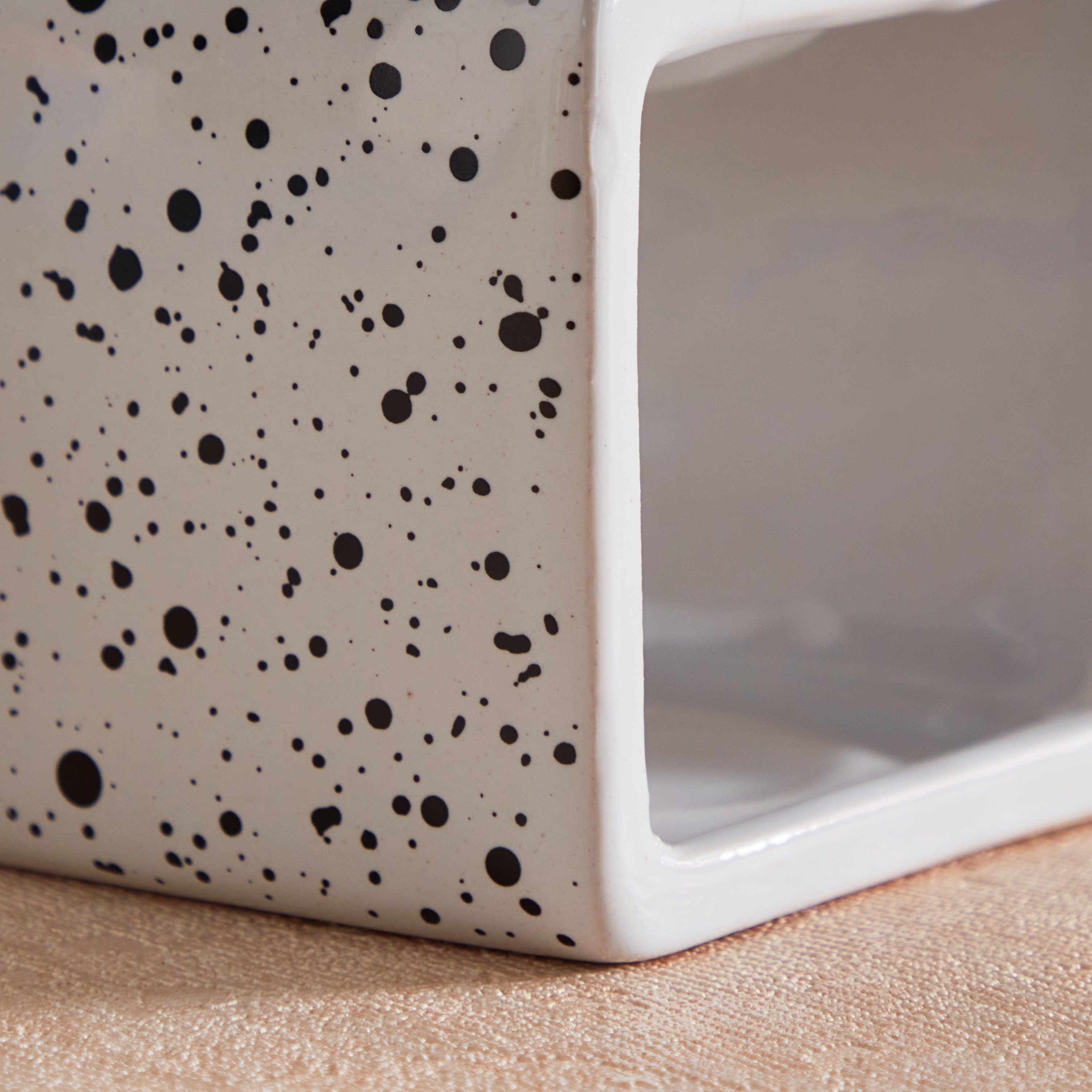 مبخرة زيت سيراميك تارازو من زيست - 9.5x7x8.5 سم-hbxhomeware-hbxdecorandfurnishings-image-4