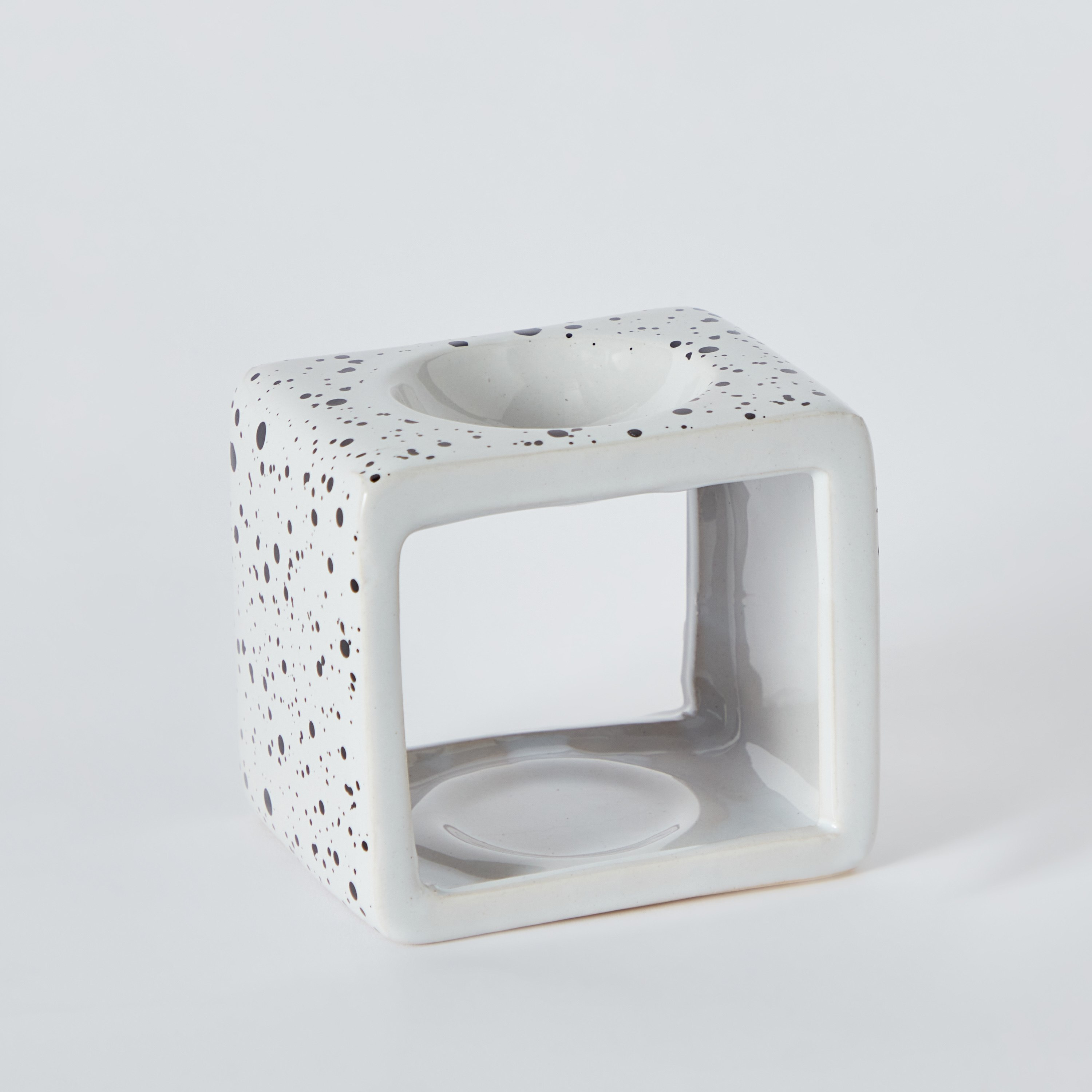 مبخرة زيت سيراميك تارازو من زيست - 9.5x7x8.5 سم-hbxhomeware-hbxdecorandfurnishings-image-6
