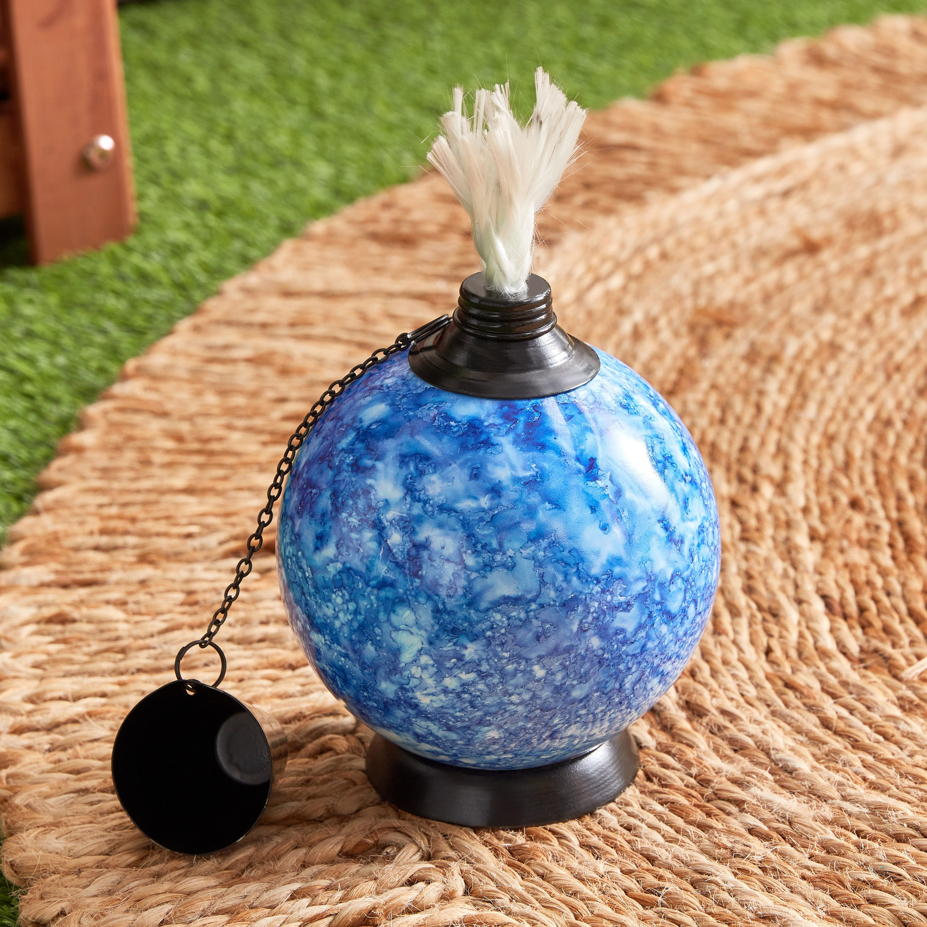 كرة زجاجية للطاولة ديكور بغطاء من ألياف زجاج ومعدن من إيدن - 10x10x17.5 سم-hbxdecorandfurnishings-homeaccessories-artificialflowersandplants-image-1