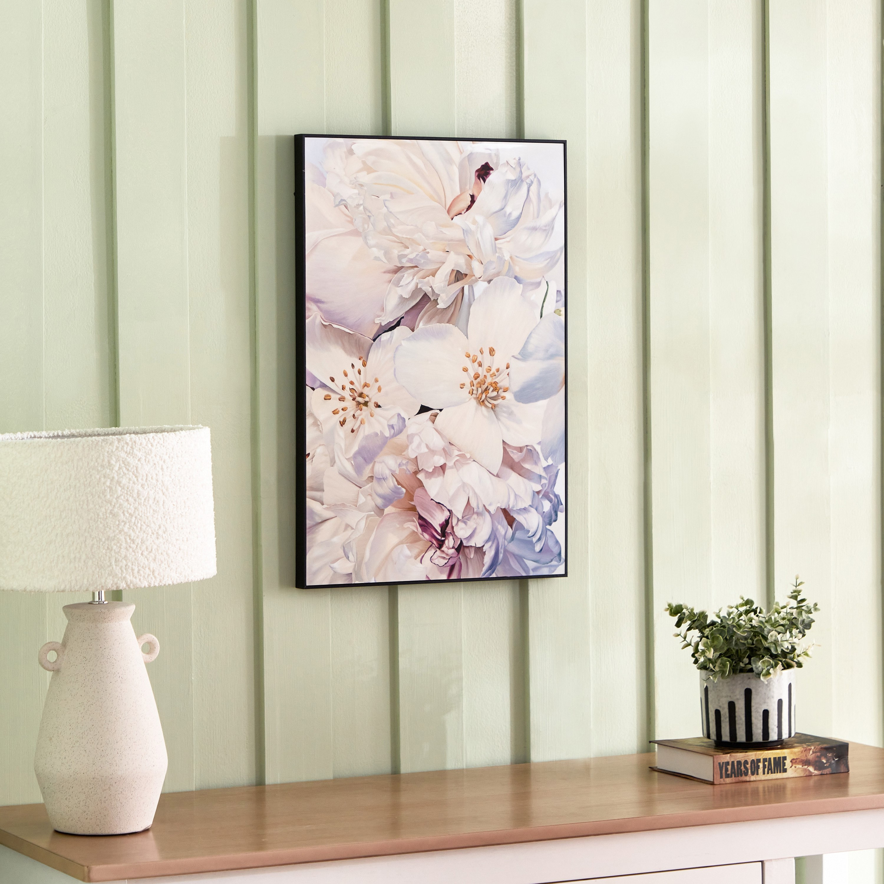 لوحة مؤطرة بتصميم زهور من هامبتون - 40x60x2.5 سم-hbxhomeware-hbxdecorandfurnishings-image-1