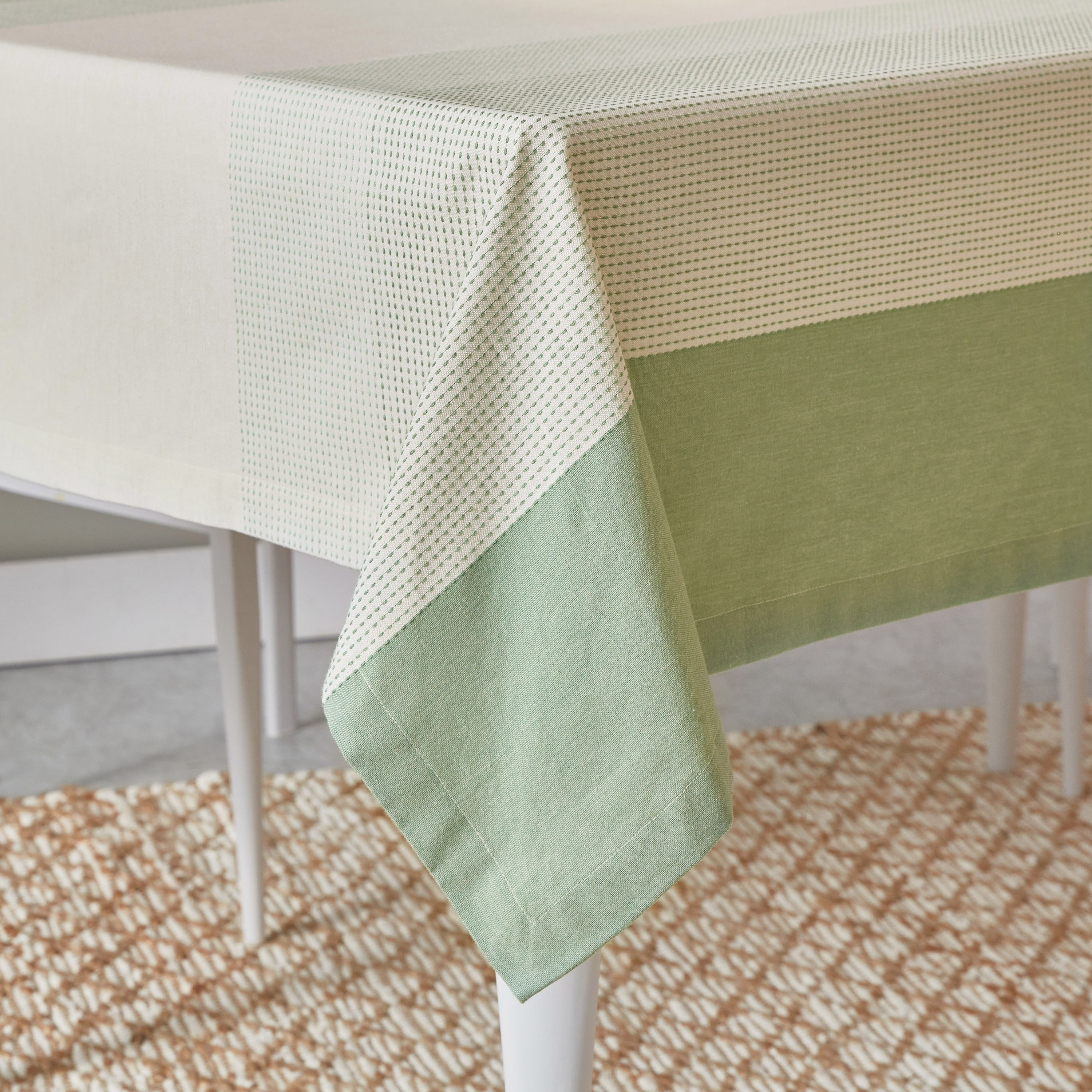 مفرش طاولة بيسترو من بايتون - 150x200 سم-hbxdecorandfurnishings-homefurnishings-tablelinens-image-2