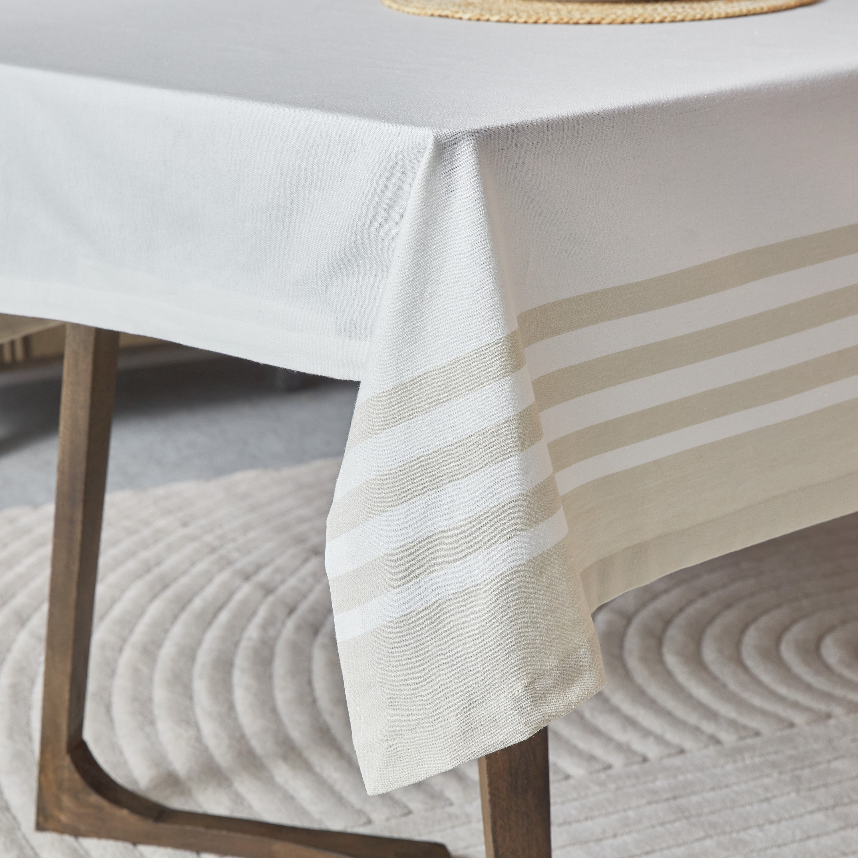 مفرش طاولة سافورا من هارلي - 130x170 سم-hbxdecorandfurnishings-homefurnishings-tablelinens-image-2
