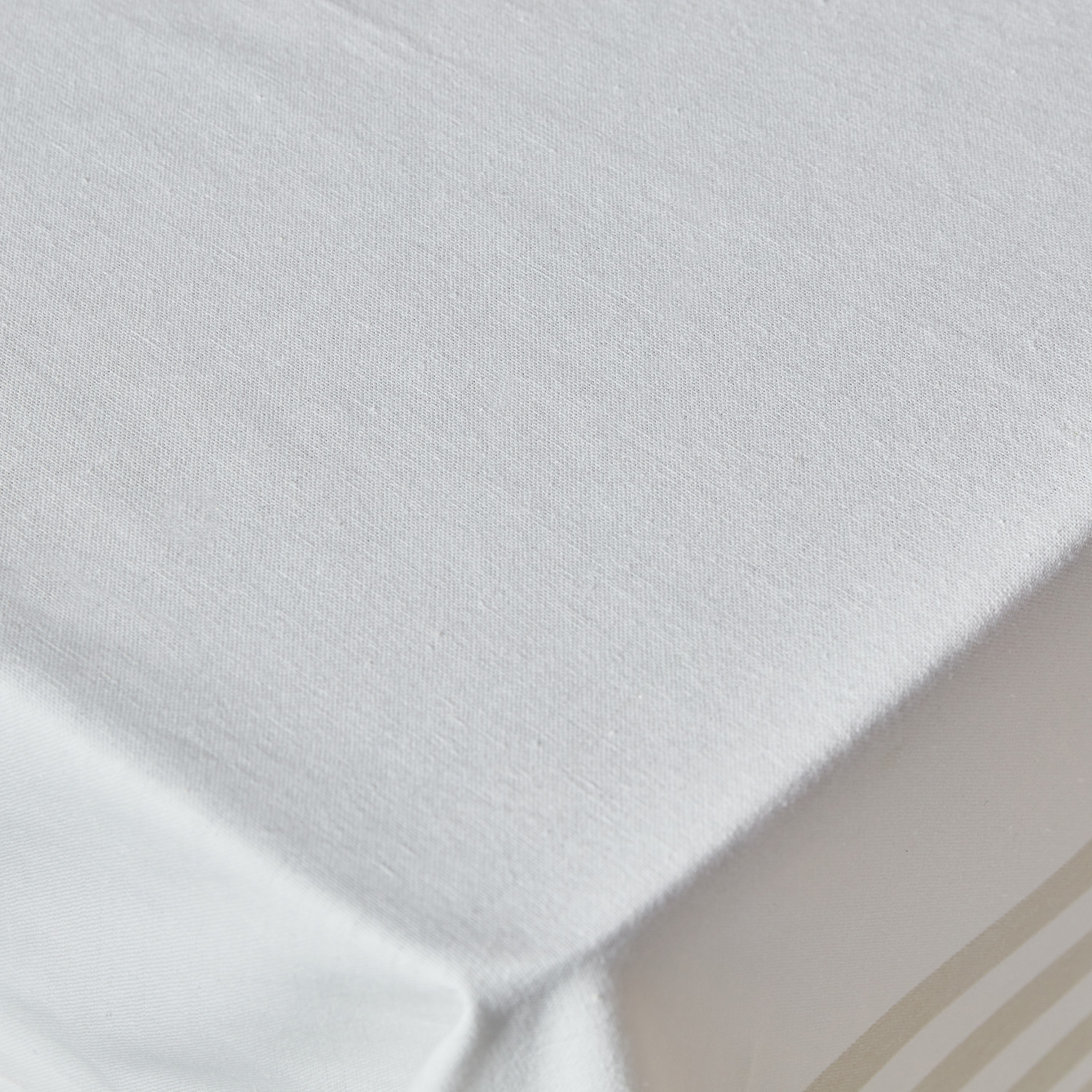مفرش طاولة سافورا من هارلي - 130x170 سم-hbxdecorandfurnishings-homefurnishings-tablelinens-image-3