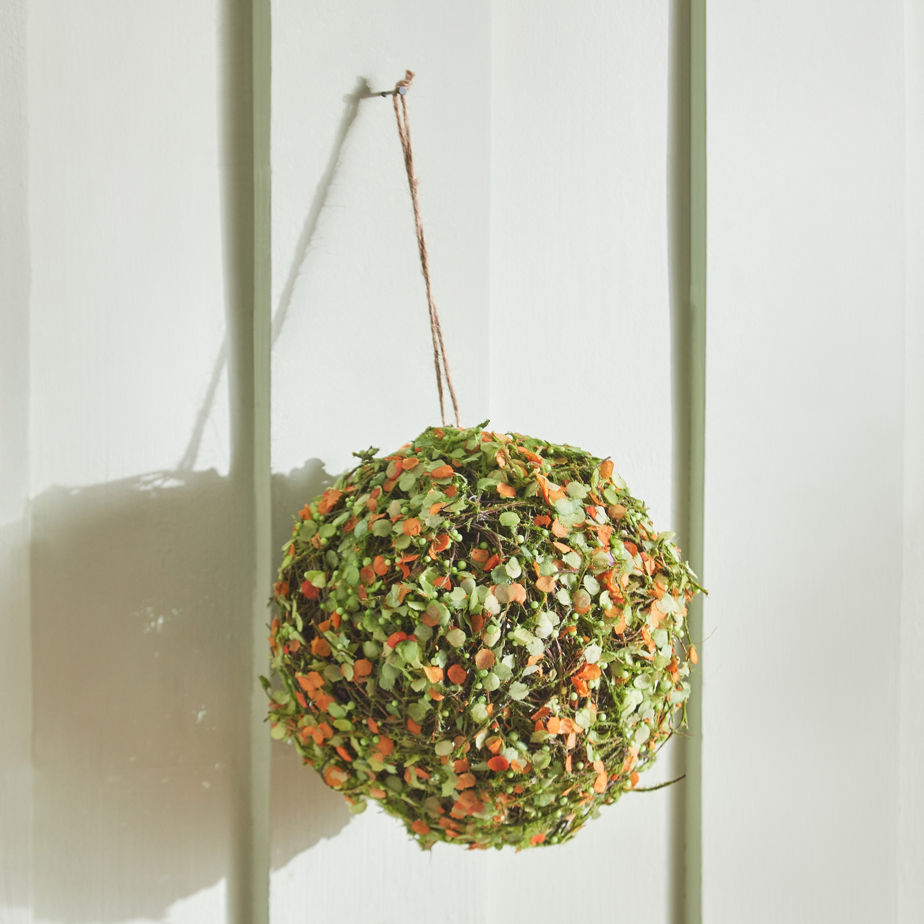 كرة زينة روطان من ترينت - 15x15x15 سم-hbxdecorandfurnishings-homeaccessories-artificialflowersandplants-image-1