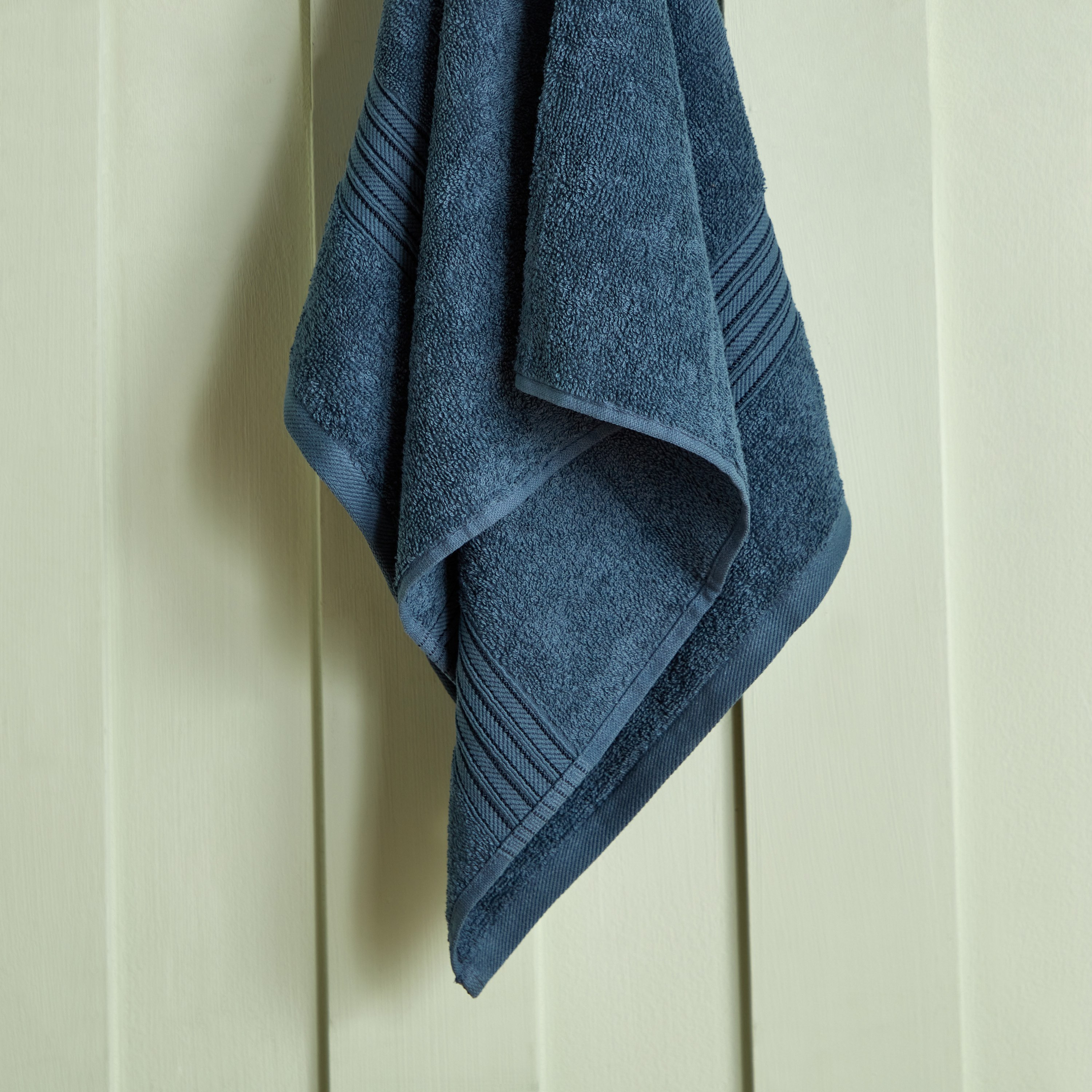 منشفة يد ممشطة من إسنشيال - 50x90 سم-hbxbathroom-bathroomtextiles-image-3