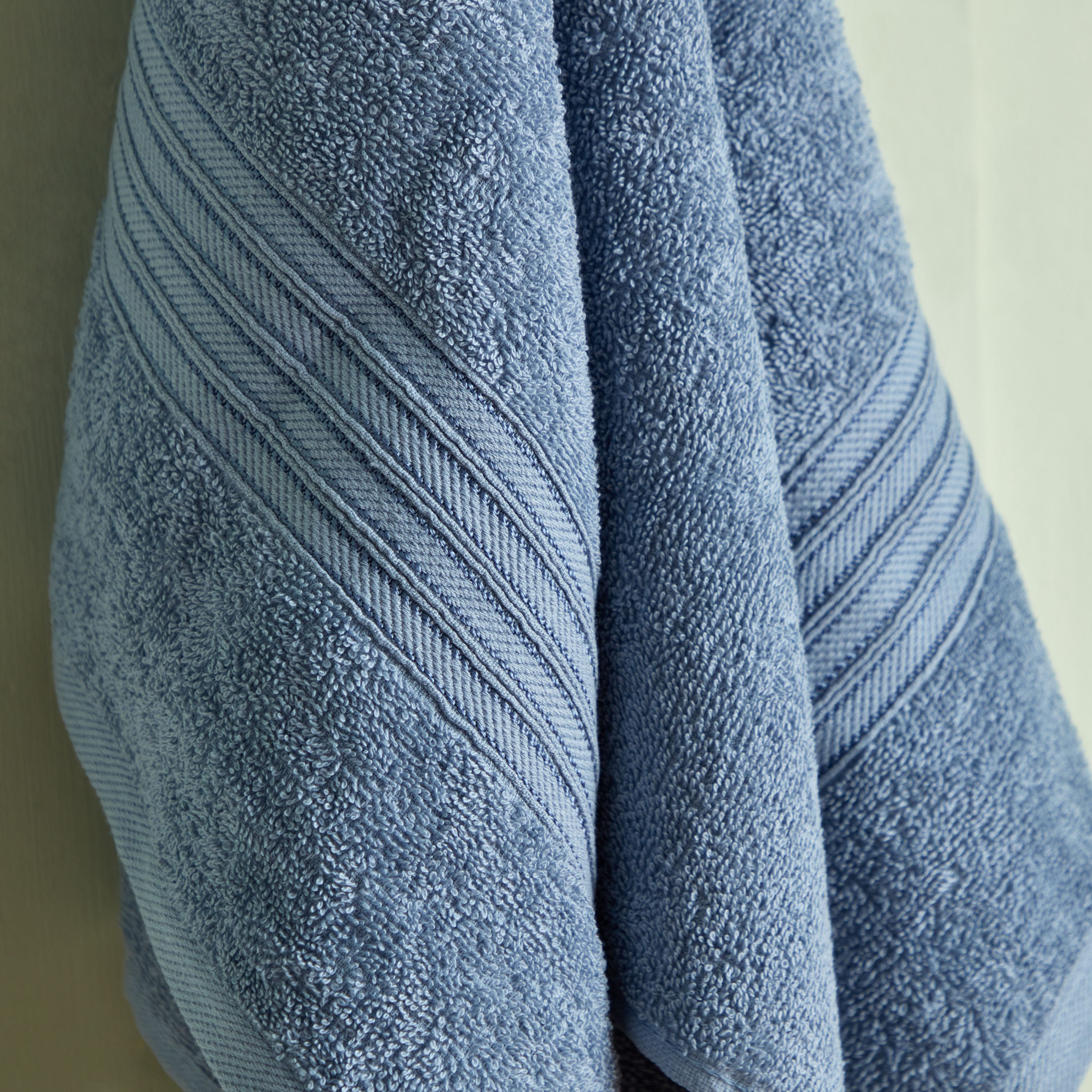 منشفة يد ممشطة من إسنشيال - 50x90 سم-hbxbathroom-bathroomtextiles-image-4