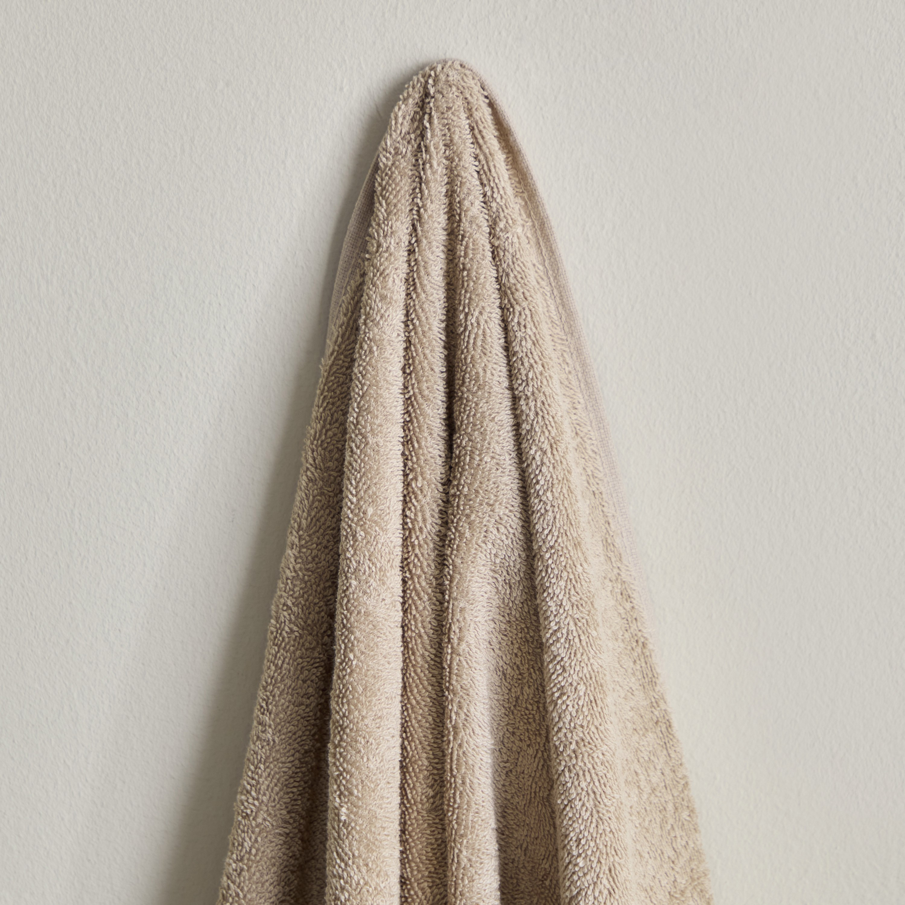 Essential Carded Bath Towel - 70x140 cm-hbxbathroom-bathroomtextiles-image-2